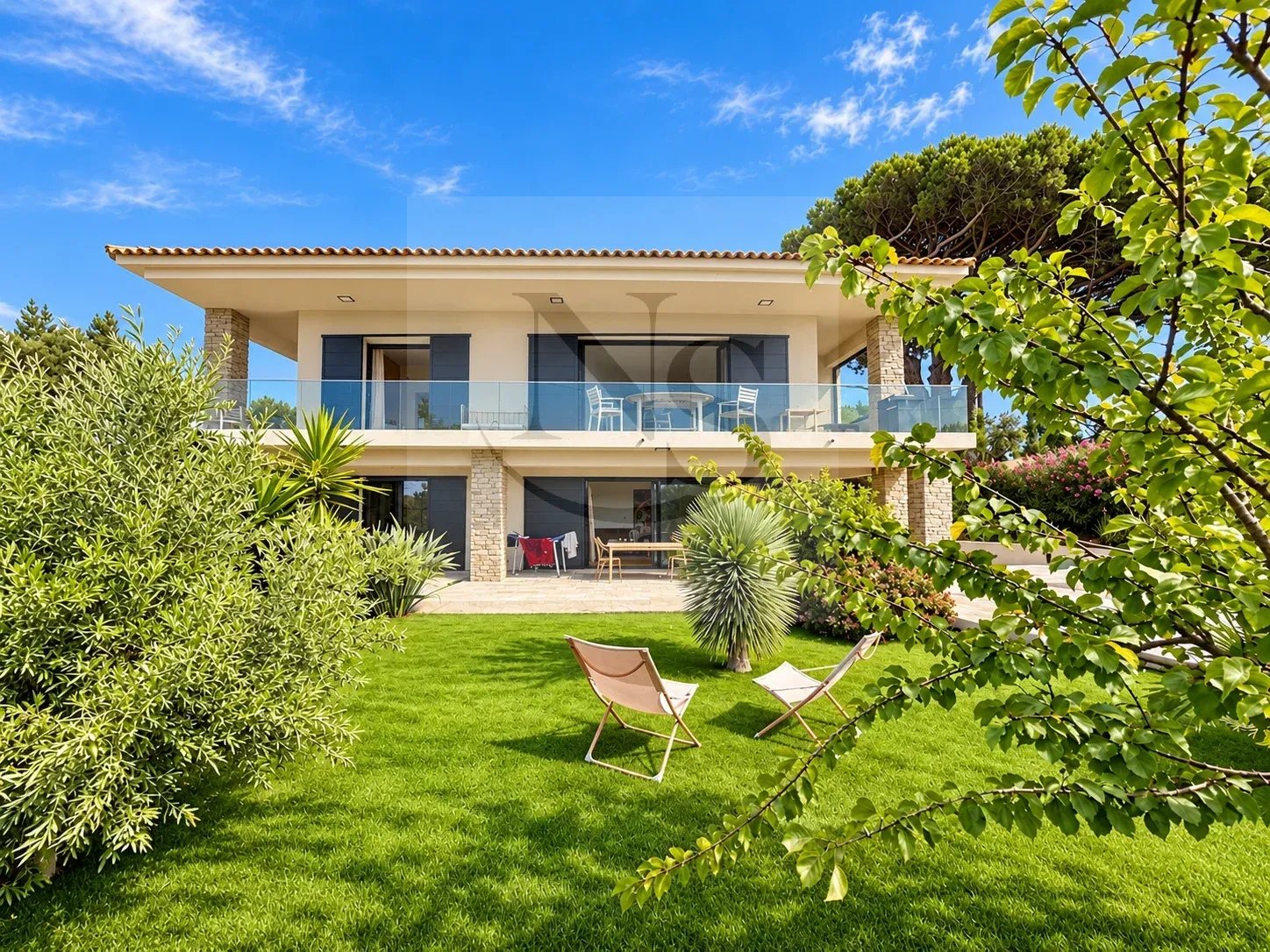 SAINTE-MAXIME/ MAISON AU CALME AVEC VUE MER