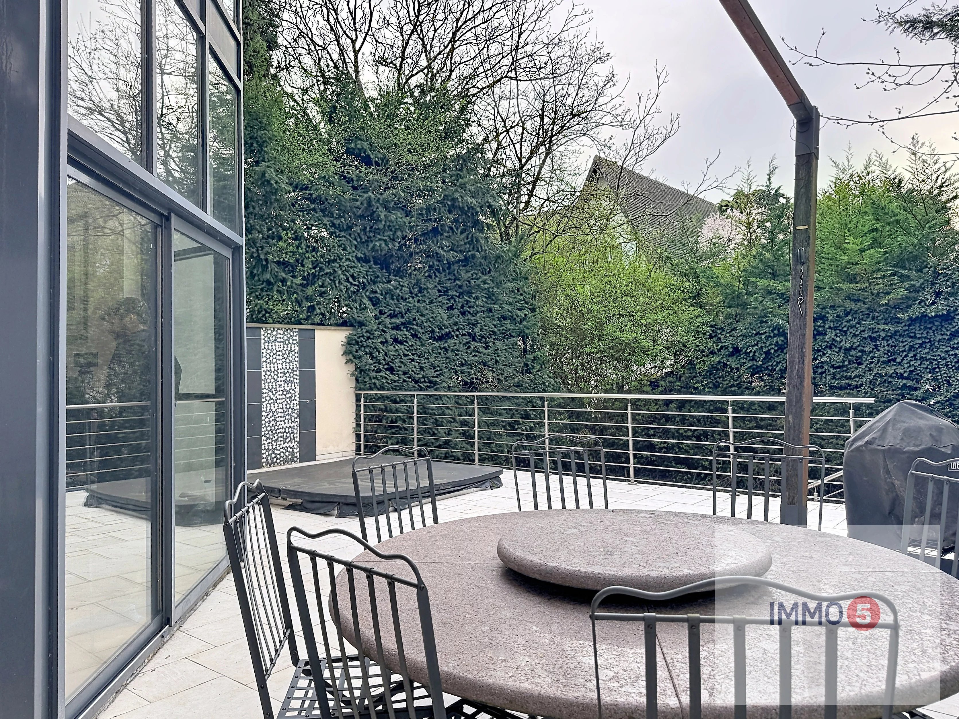 EXCEPTIONAL CITY CENTRE - MAGNIFICENT ARCHITECT-DESIGNED HOUSE - HIGH STANDING!