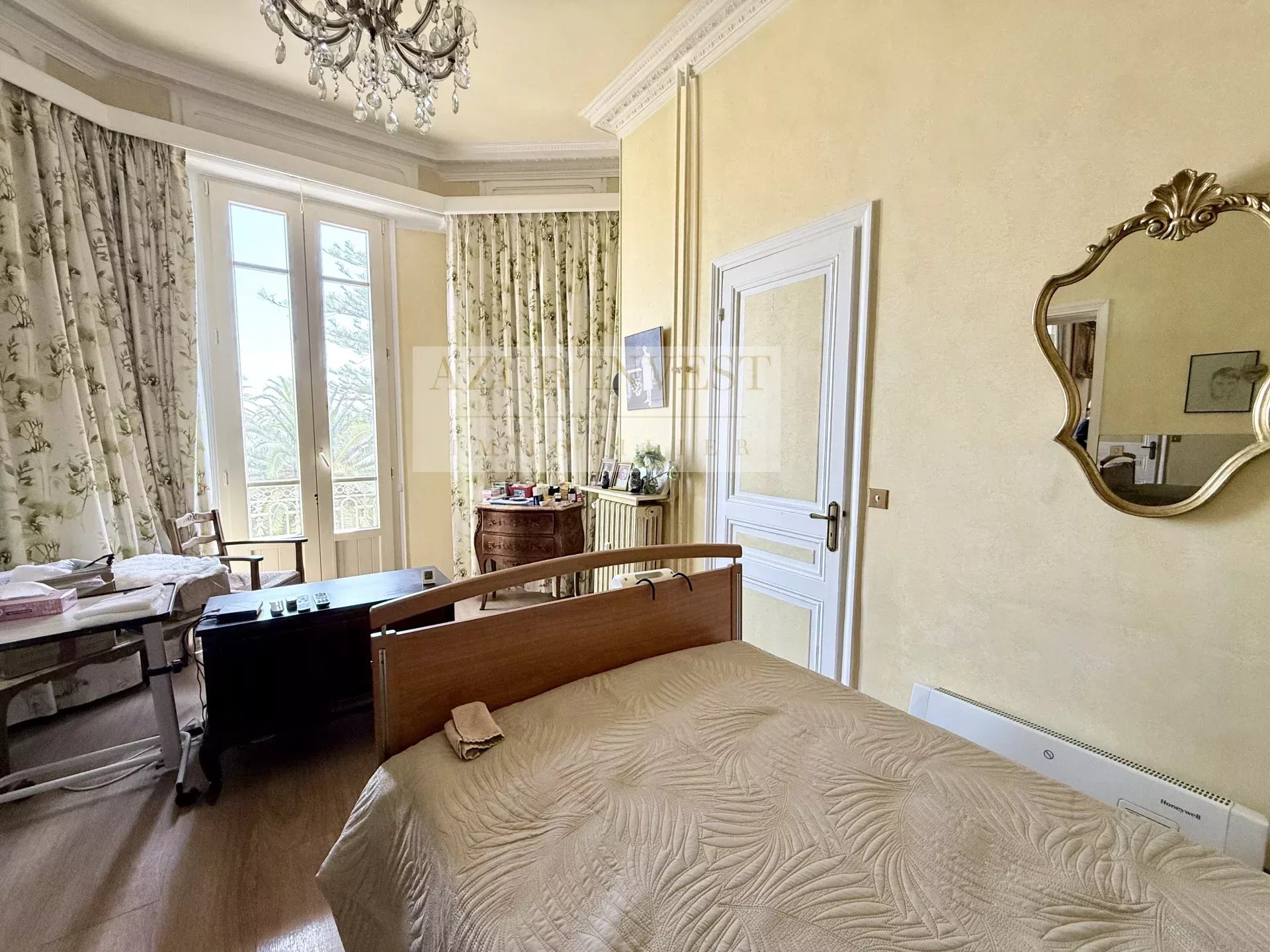 VENTE EXCLUSIVITE 4 PIECES PALACE FRONT DE MER MENTON
