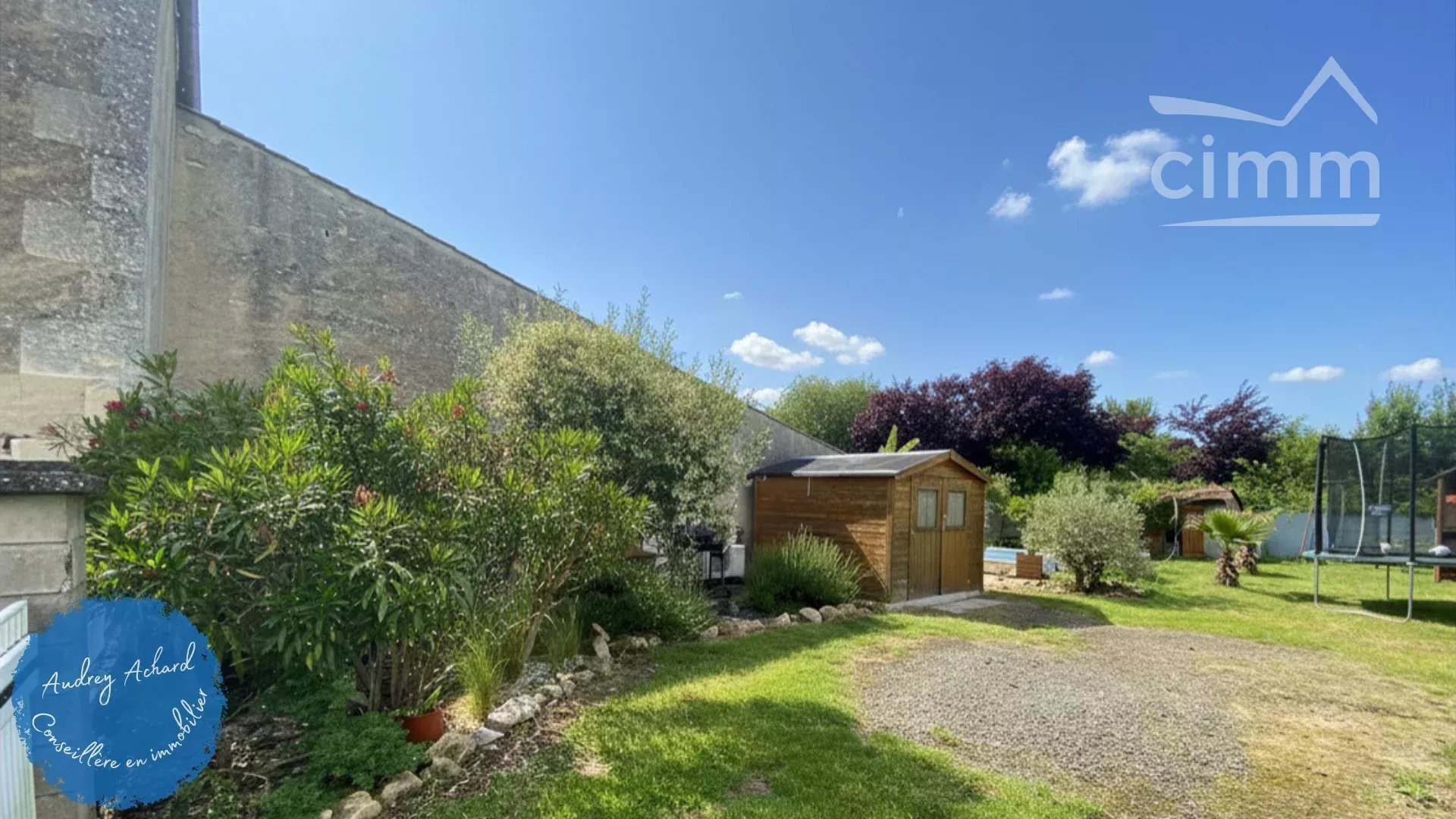 Maison familiale avec piscine chauffée et beaux volumes