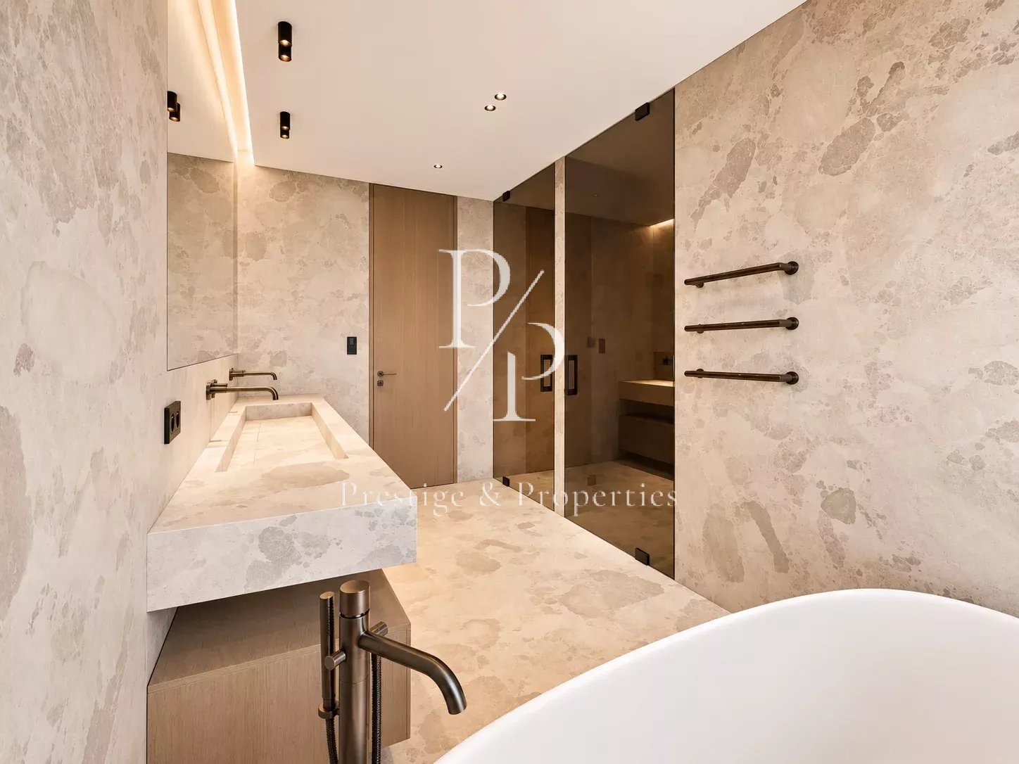 A vendre - Villa Neuve - 525m2 - Garage 10 voitures - Annexe - Vue mer panoramique - Super Cannes
