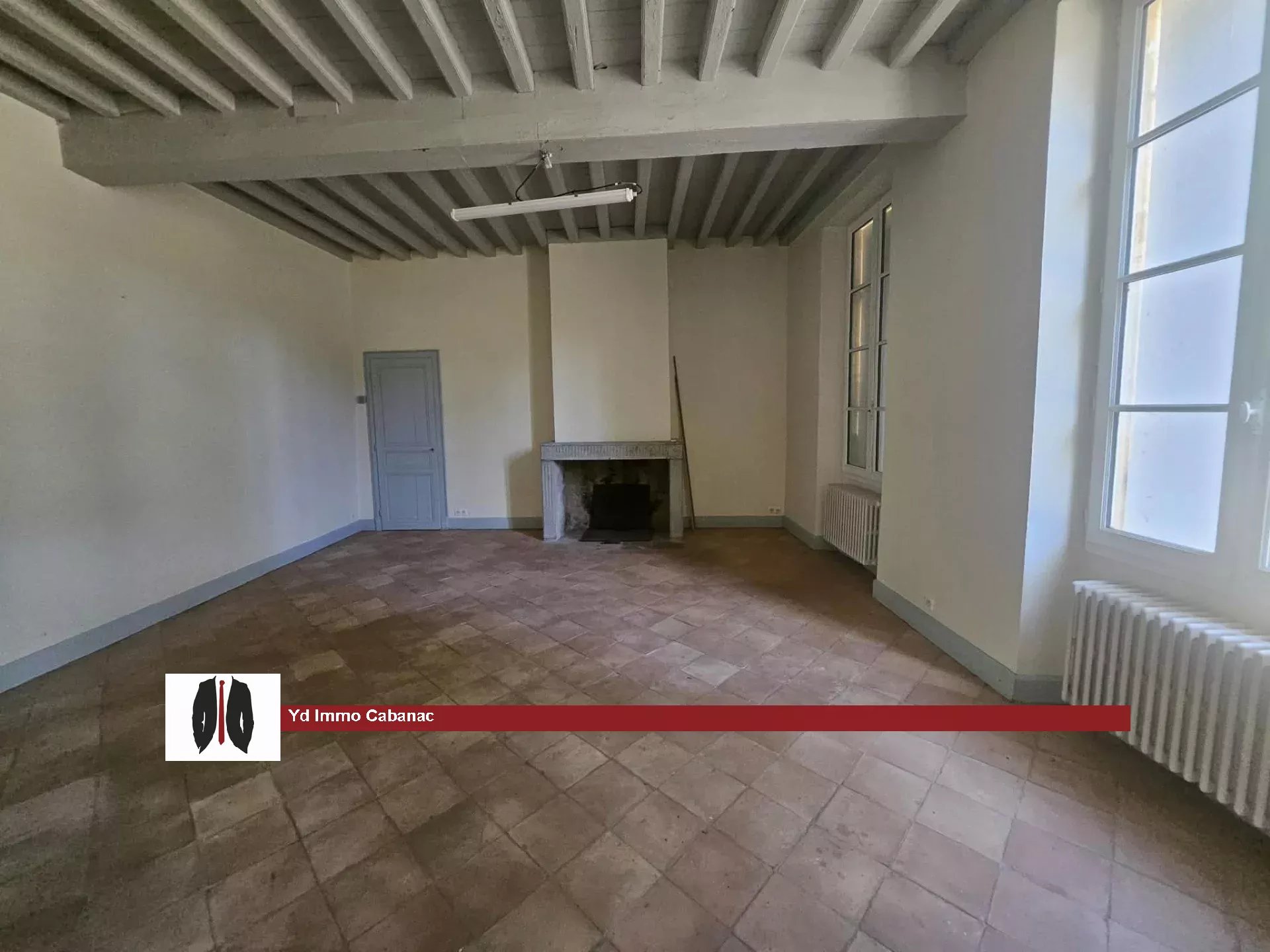 À LOUER – Propriété de caractère en pierre avec maison principale, maison de gardien et vaste terrain