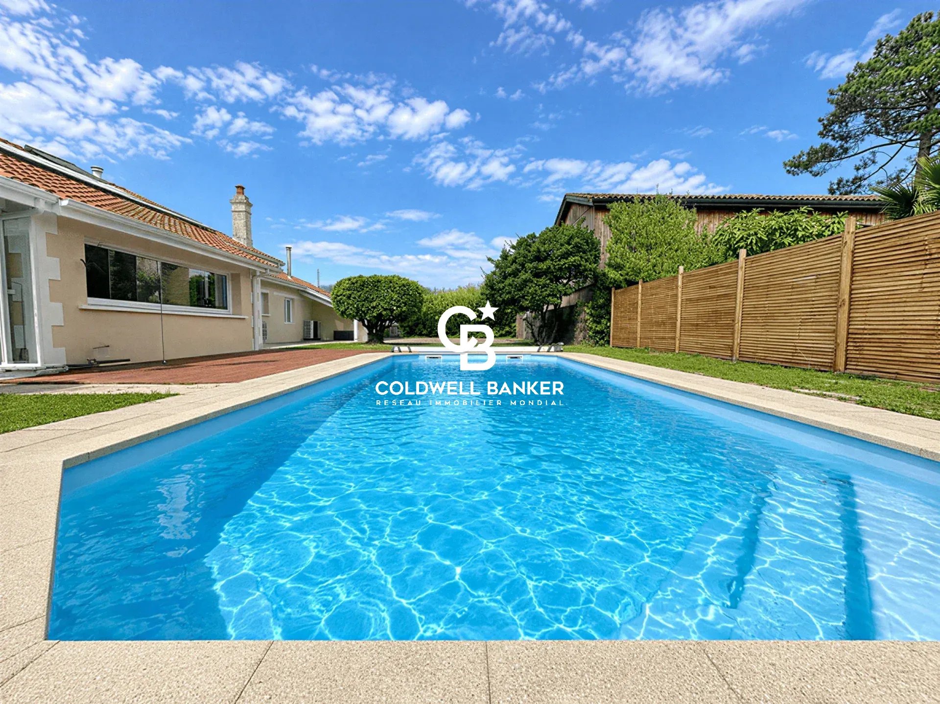 ANDERNOS-LES-BAINS – GRANDE MAISON FAMILIALE – 195 M² – PISCINE – TERRAIN 1 208 M²