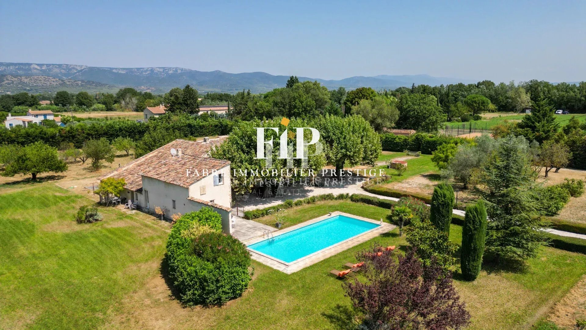 Mas/Magnanerie du XVIIIème siècle au coeur du Luberon - 490m2- Vues panoramiques proche Aix-en-Provence-Lourmarin et Avignon