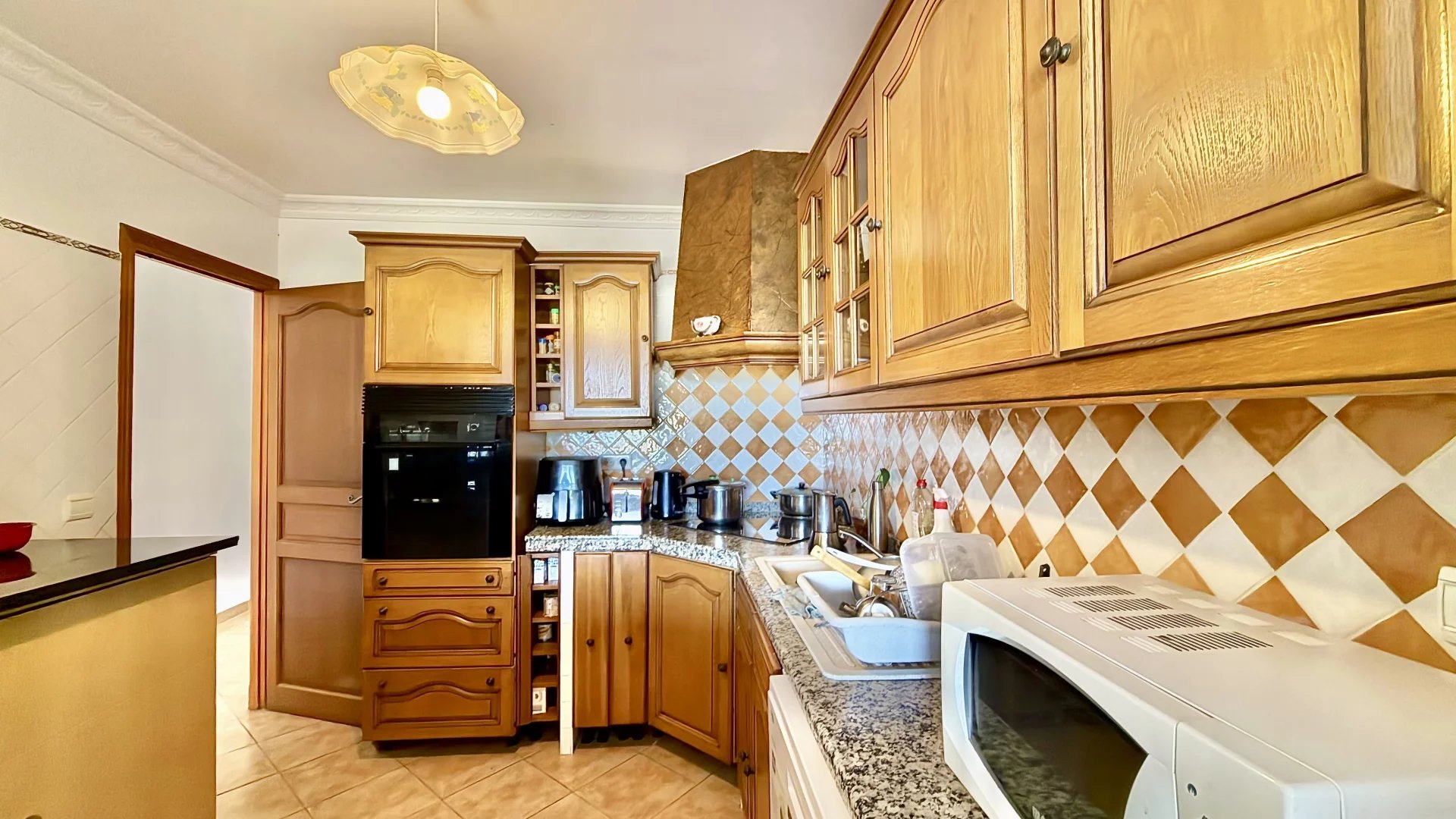 Maison d'exception vue mer de 250 m2 à Vallauris, sur terrain de 1500 m² avec possibilité d'extension