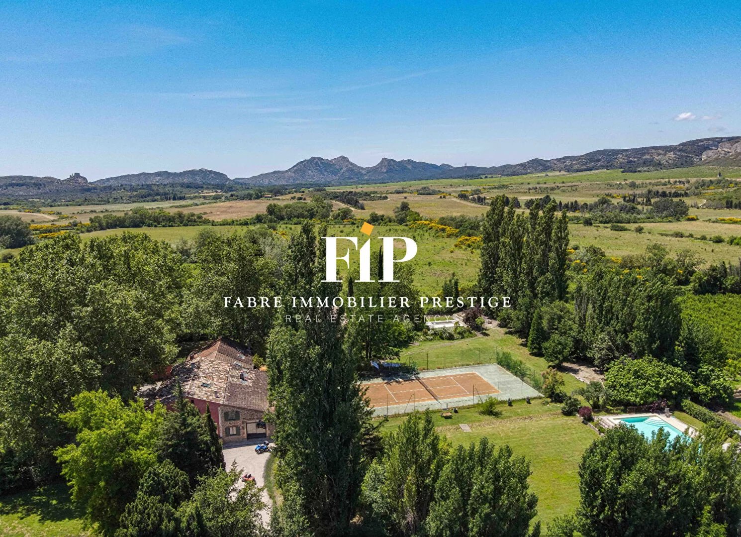 Demeure de prestige secteur Eygalières- environ 750m2 - Terrain  11hectares.