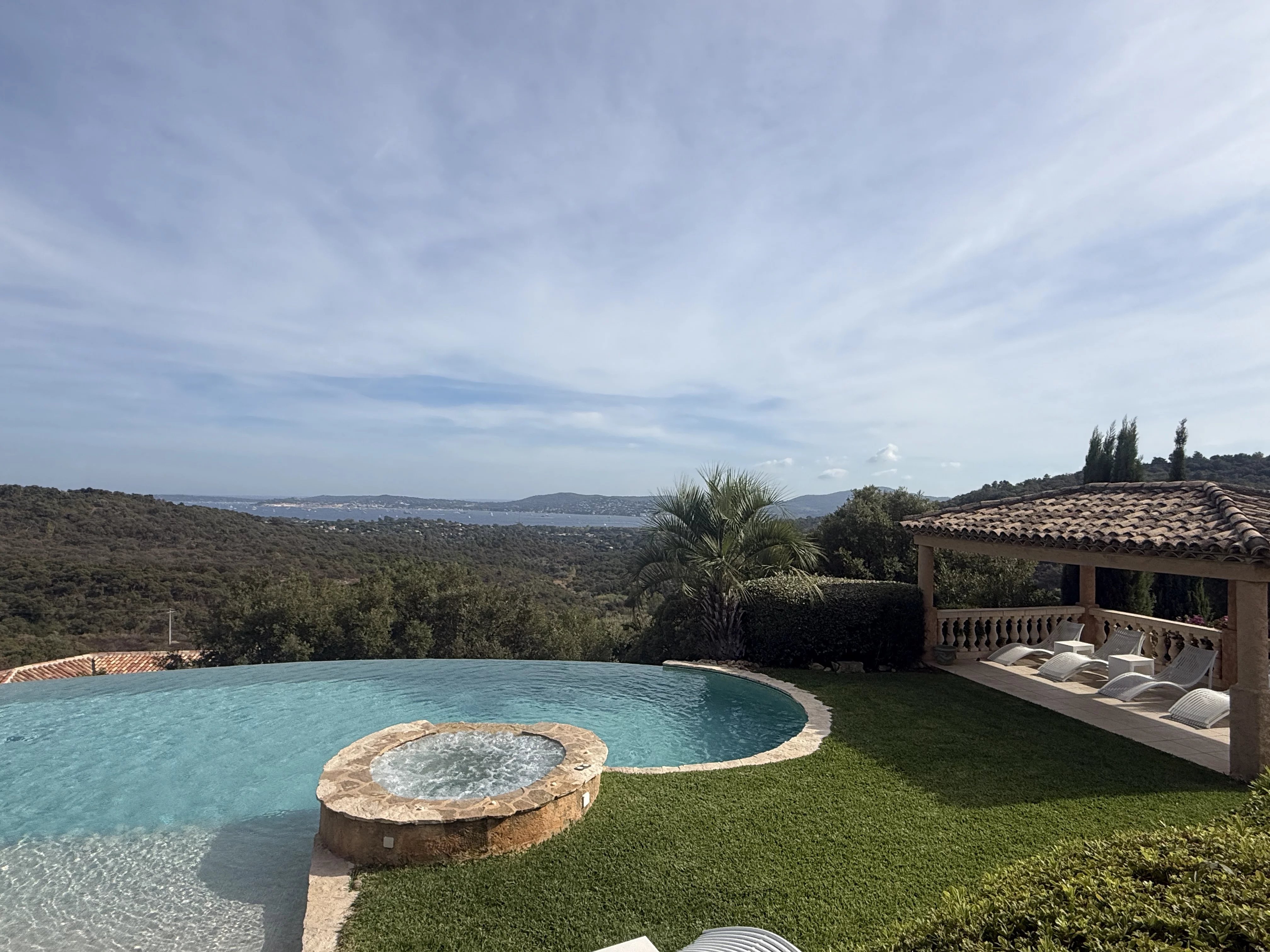 SUPERBE MAISON HAUT GRIMAUD