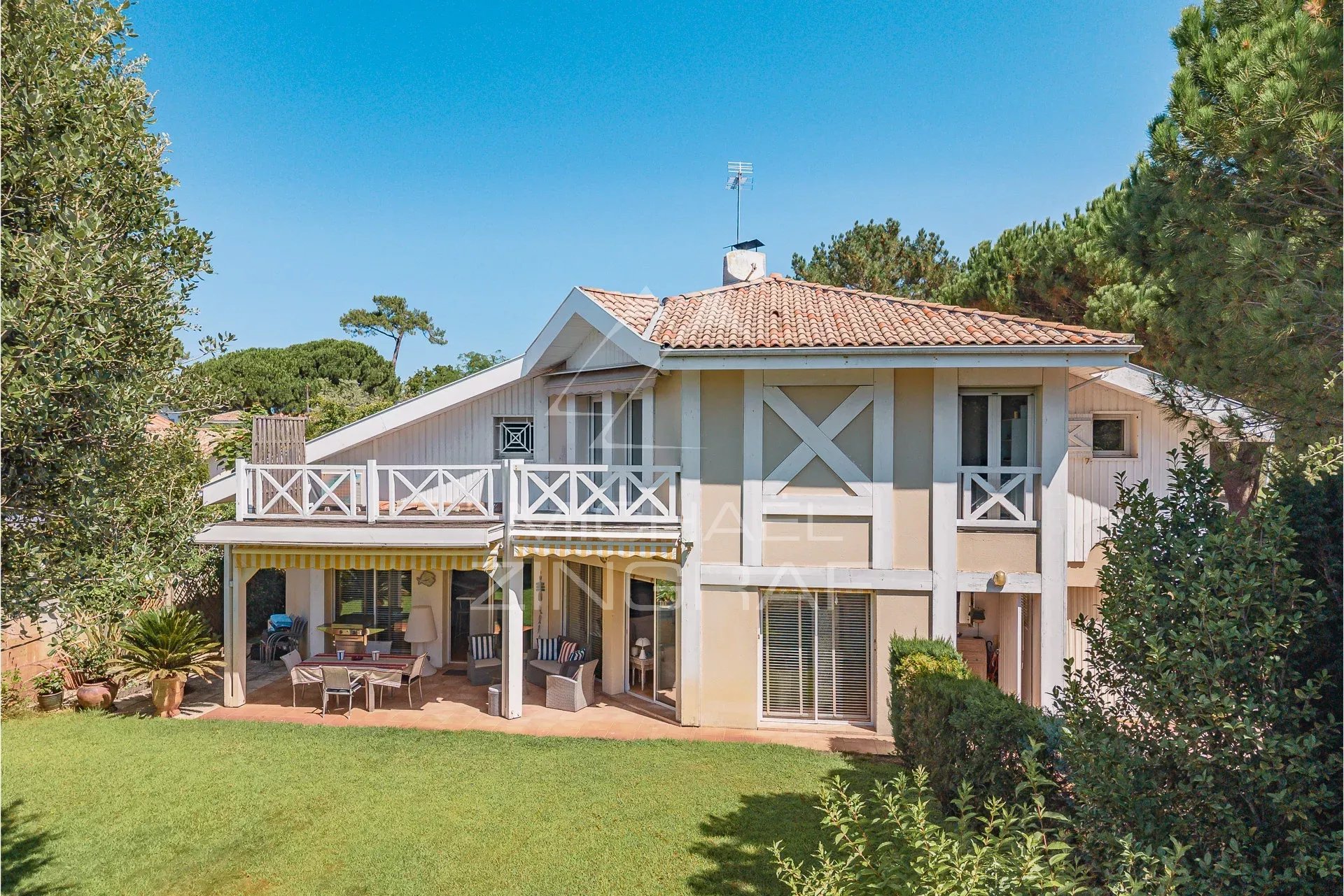 Pyla-sur-Mer – Elegant Villa Just Steps from the Beach