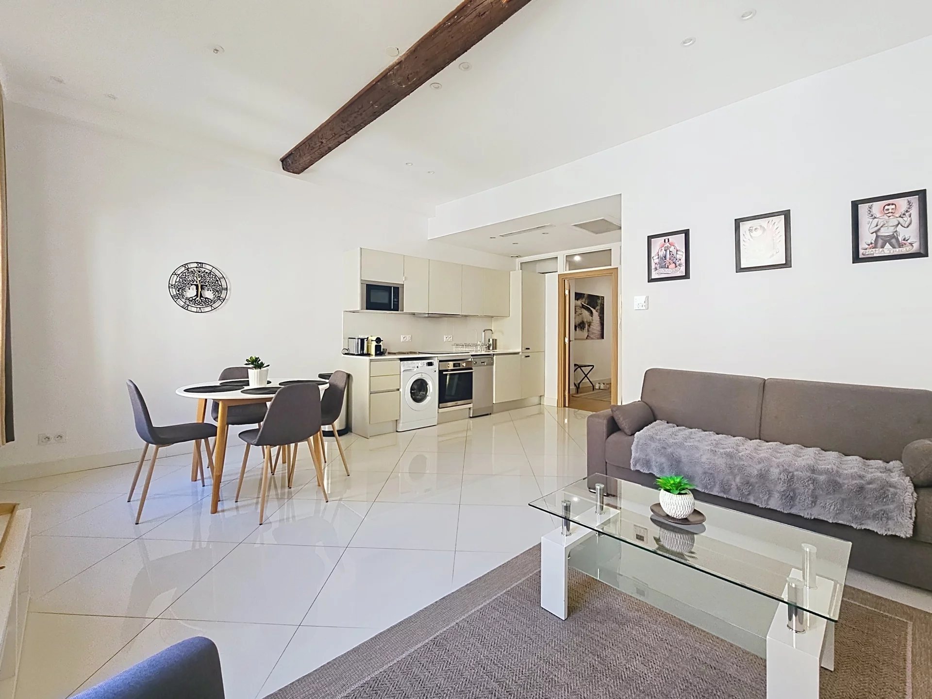Vieux-Nice – Cours Saleya – 2 pièces de 42 m² entièrement rénové – Fort potentiel locatif