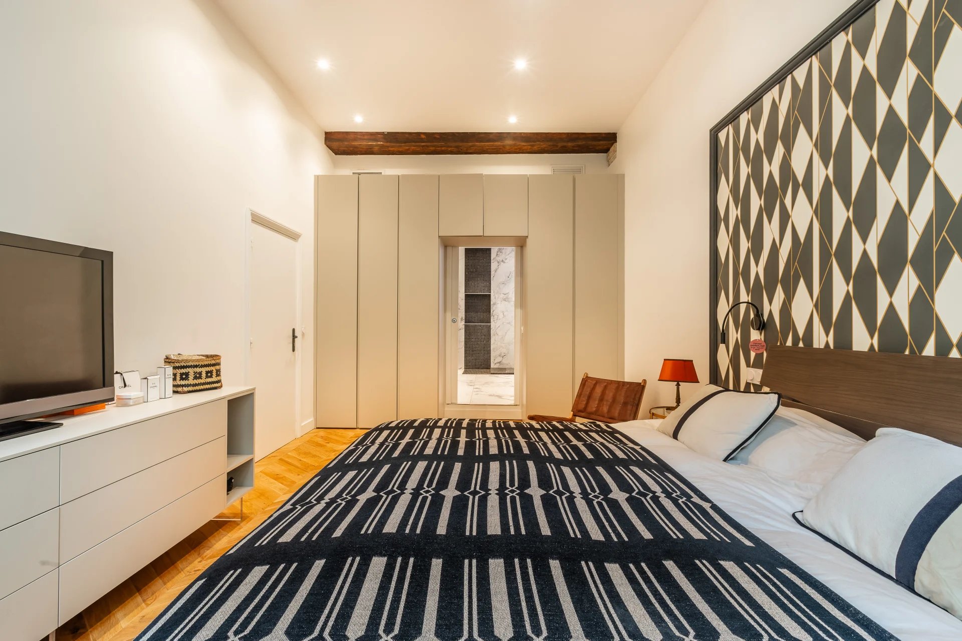 BORDEAUX CHARTRONS – HÔTEL PARTICULIER D’EXCEPTION – 412 M² – PISCINE – JARDIN