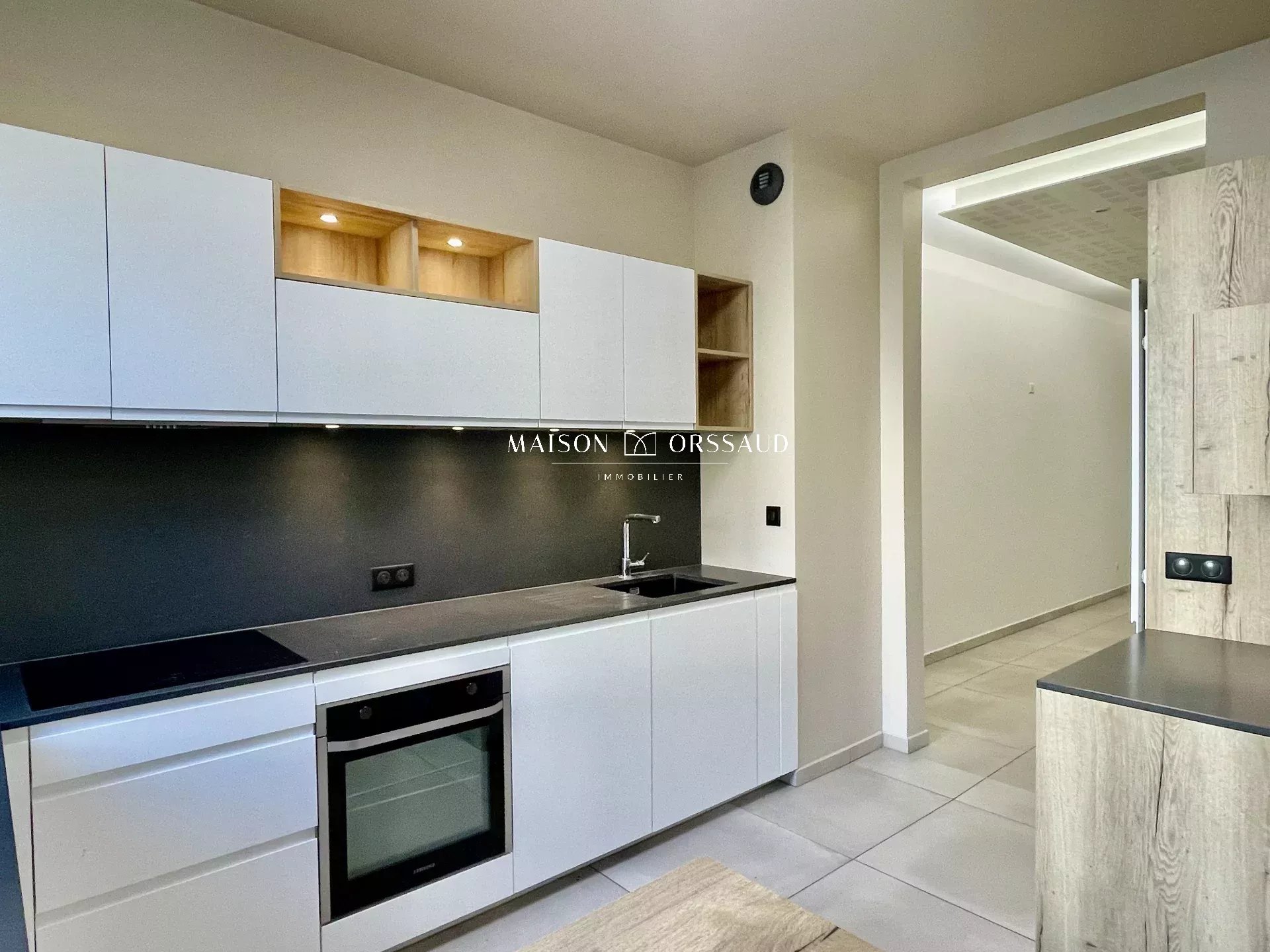 EXCLUSIVITÉ MAISON AVEC JARDIN ET DOUBLE GARAGE - CENTRE HISTORIQUE