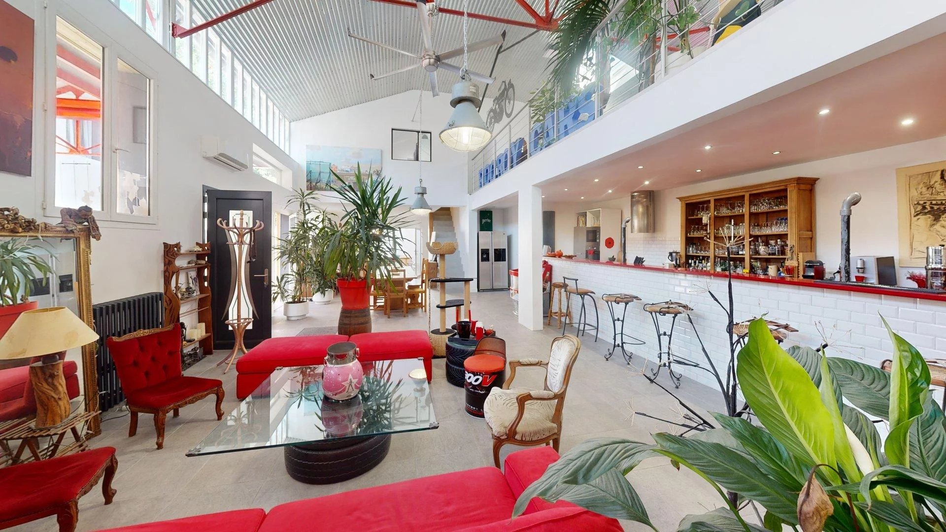 EXCEPTIONAL IN ST MAUR! 369 SQM LOFT