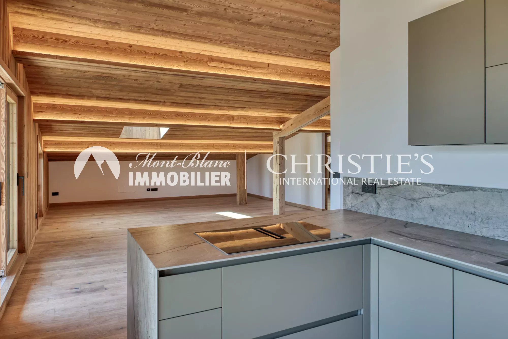 APPARTEMENT - ATTIQUE