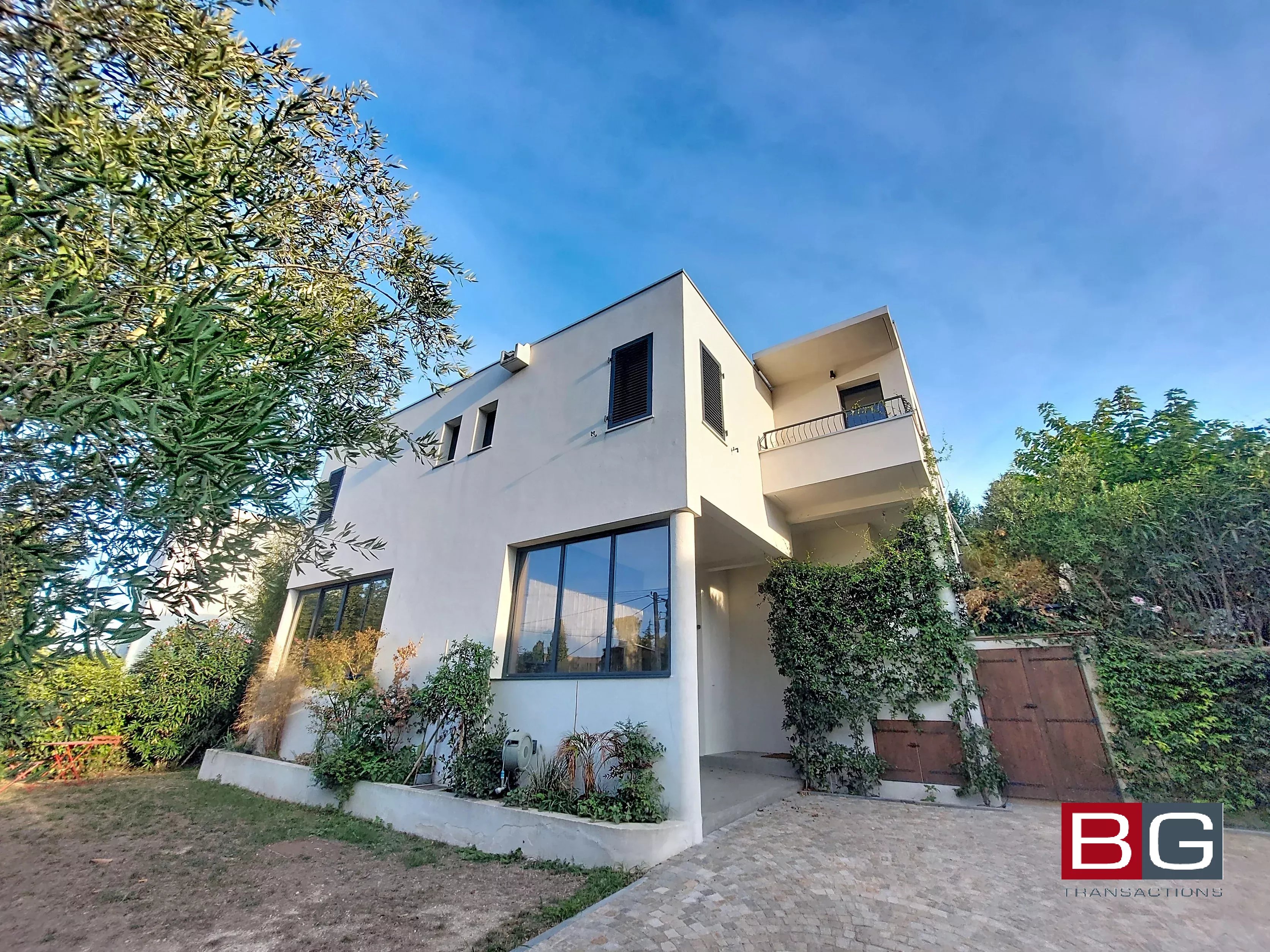 Vallauris "proche centre" Villa de style contemporain