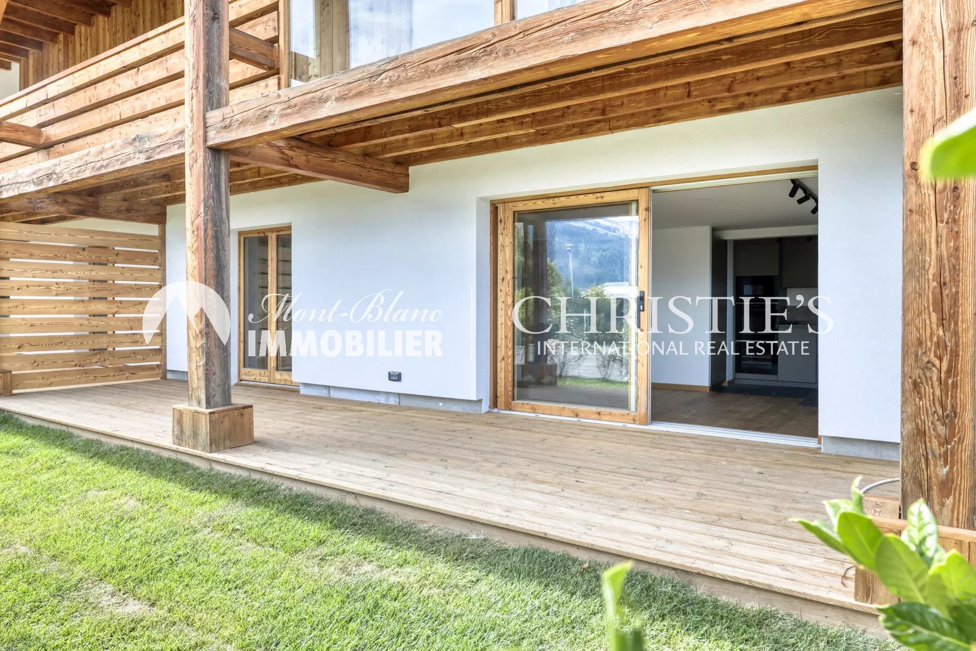 APPARTEMENT - REZ DE JARDIN DROITE