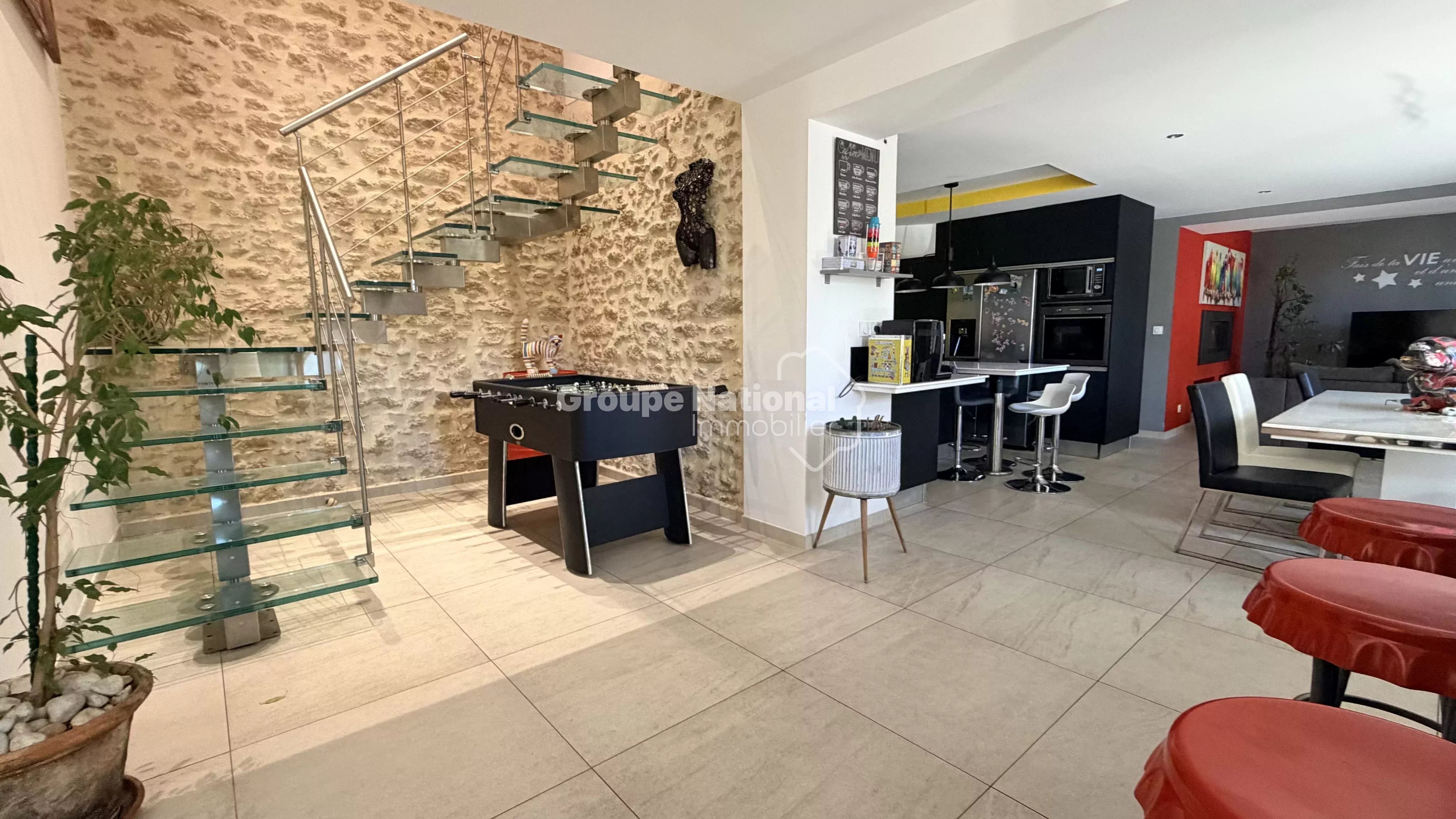 BEDARRIDES - MAS RENOVE EN 2016 DANS UN MAGNIFIQUE PARC ARBORE DE 5 810 M² AVEC PISCINE, 4 GARAGES