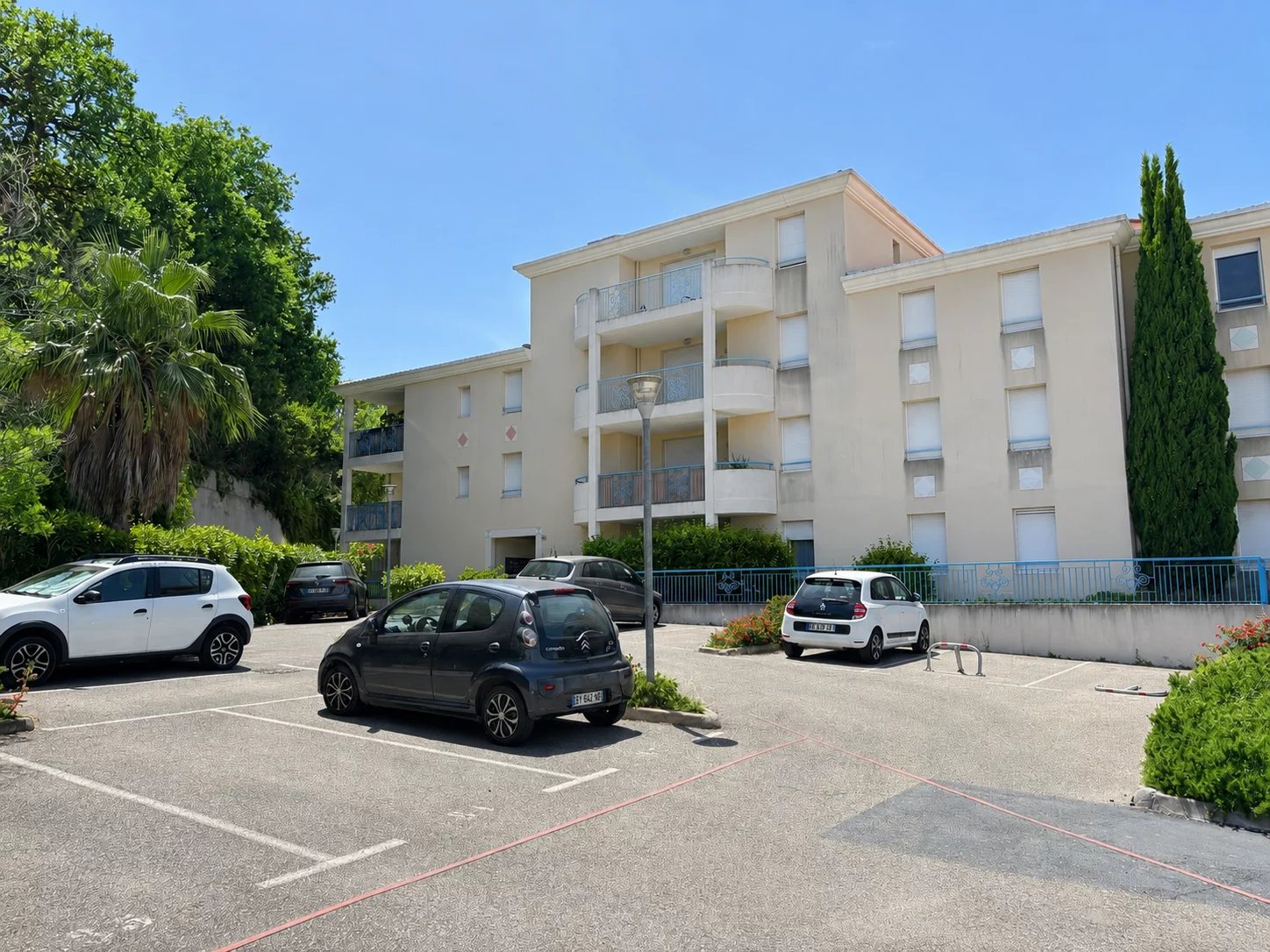 HYÈRES, T3 standing au calme d'une impasse, terrasse, place parking et garage