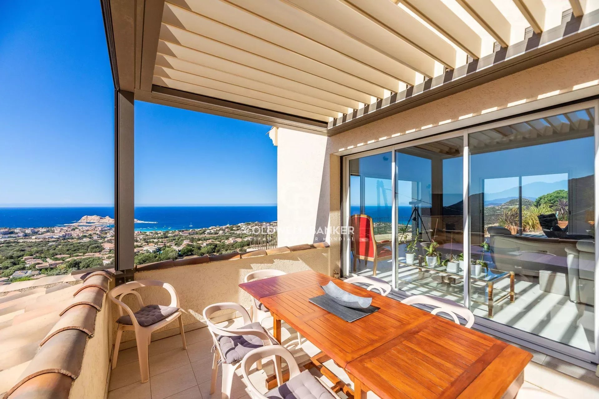 L'Île-Rousse – Exceptional villa facing the Pietra islands