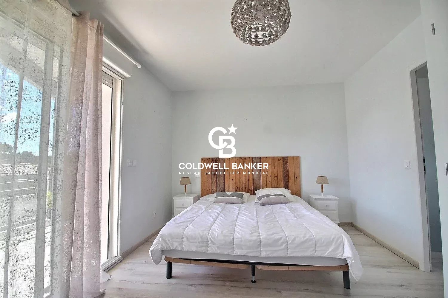 Contemporary villa – pool & spa – no overlooking