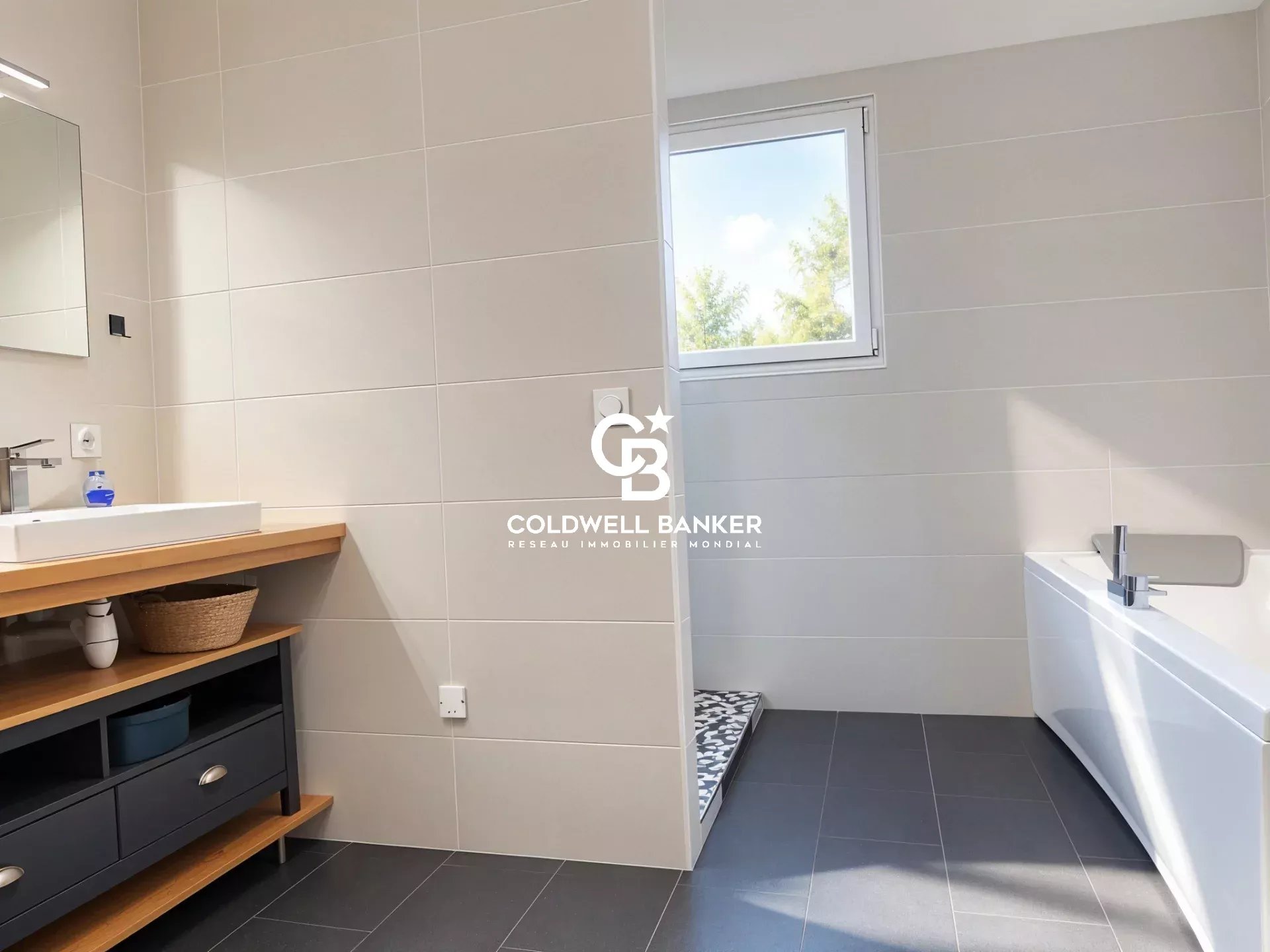 ANDERNOS-LES-BAINS – GRANDE MAISON FAMILIALE – 195 M² – PISCINE – TERRAIN 1 208 M²