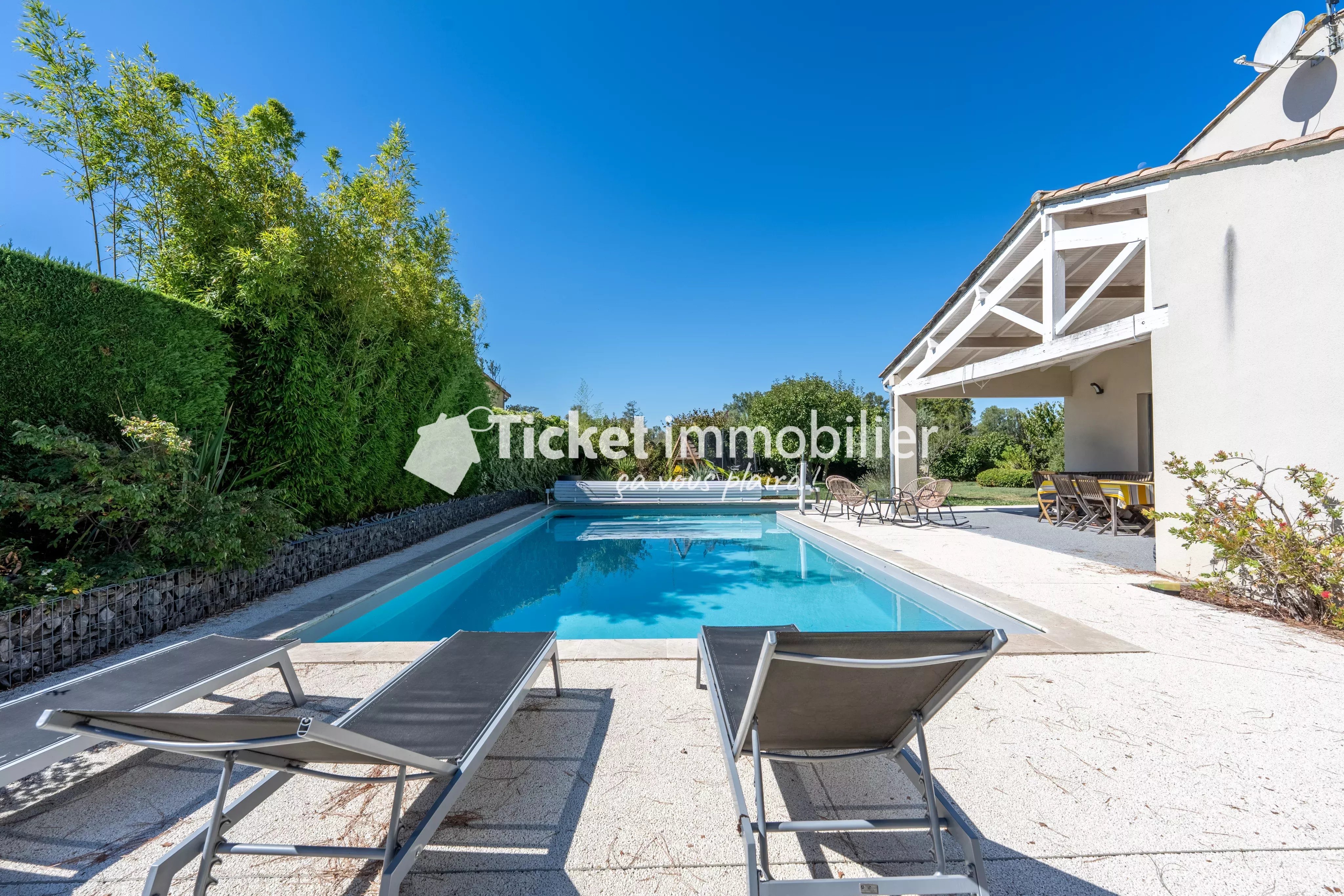 MAISON T7 235m2 AVEC PISCINE, GARAGE, TERRAIN ARBORE DE 1480m2, POMPE A CHALEUR NEUVE, DPE A, PROCHE TOULOUSE ETC ...