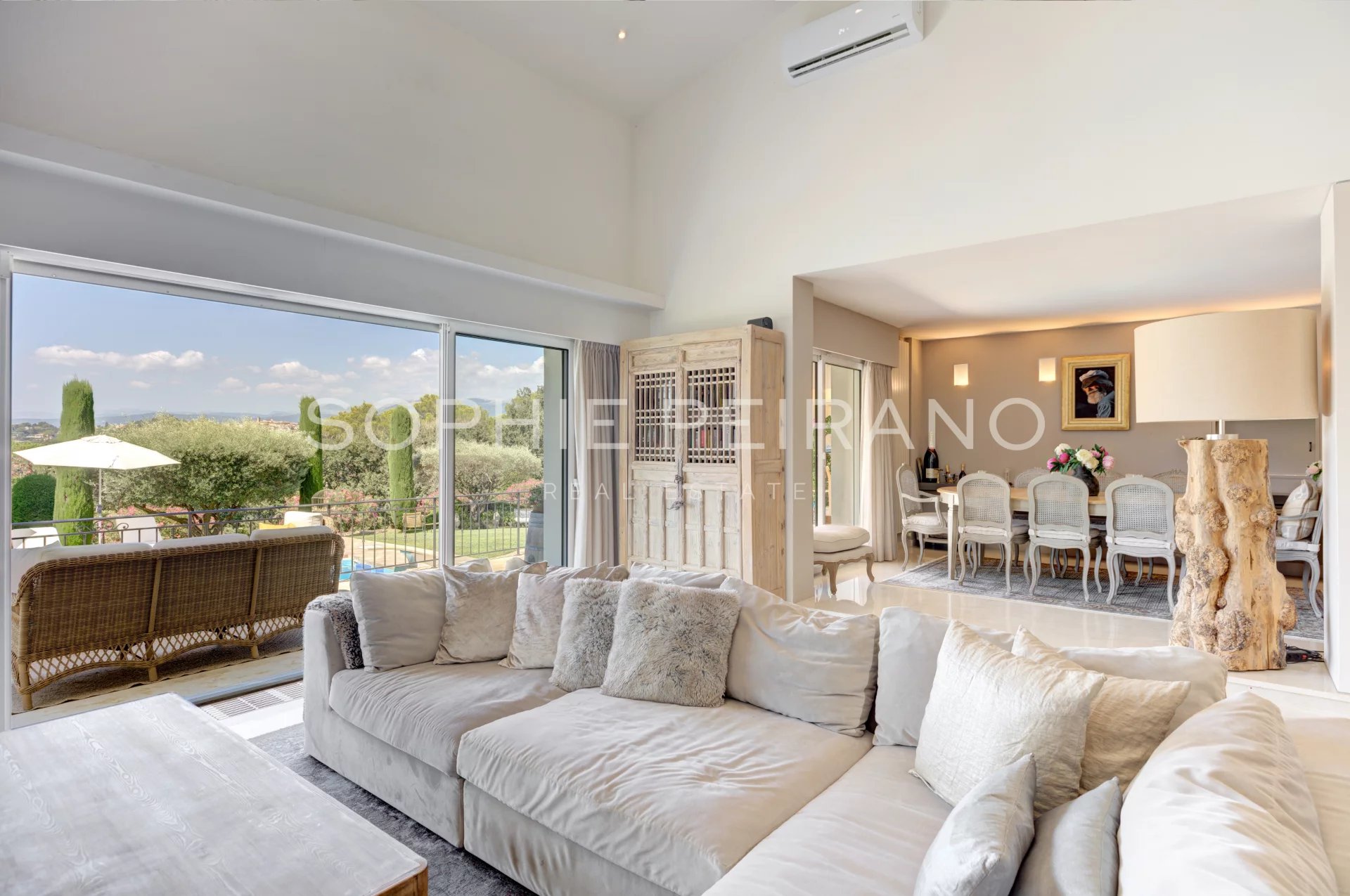 EXCLUSIVITÉ - VILLA NÉO-PROVENÇALE AVEC PISCINE