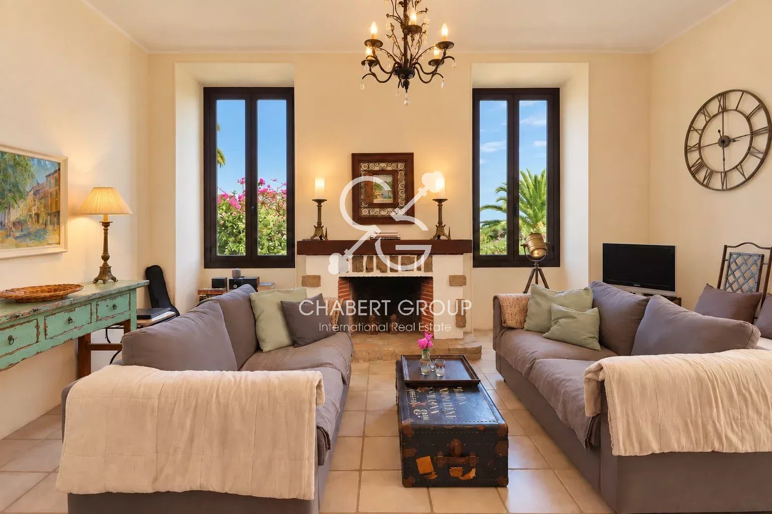 VILLEFRANCHE-SUR-MER – APPARTEMENT – 4 PIÈCES – 85 M² – TERRASSE DE 95 M² – STUDIO INDÉPENDANT DE 33 M² - GARAGE