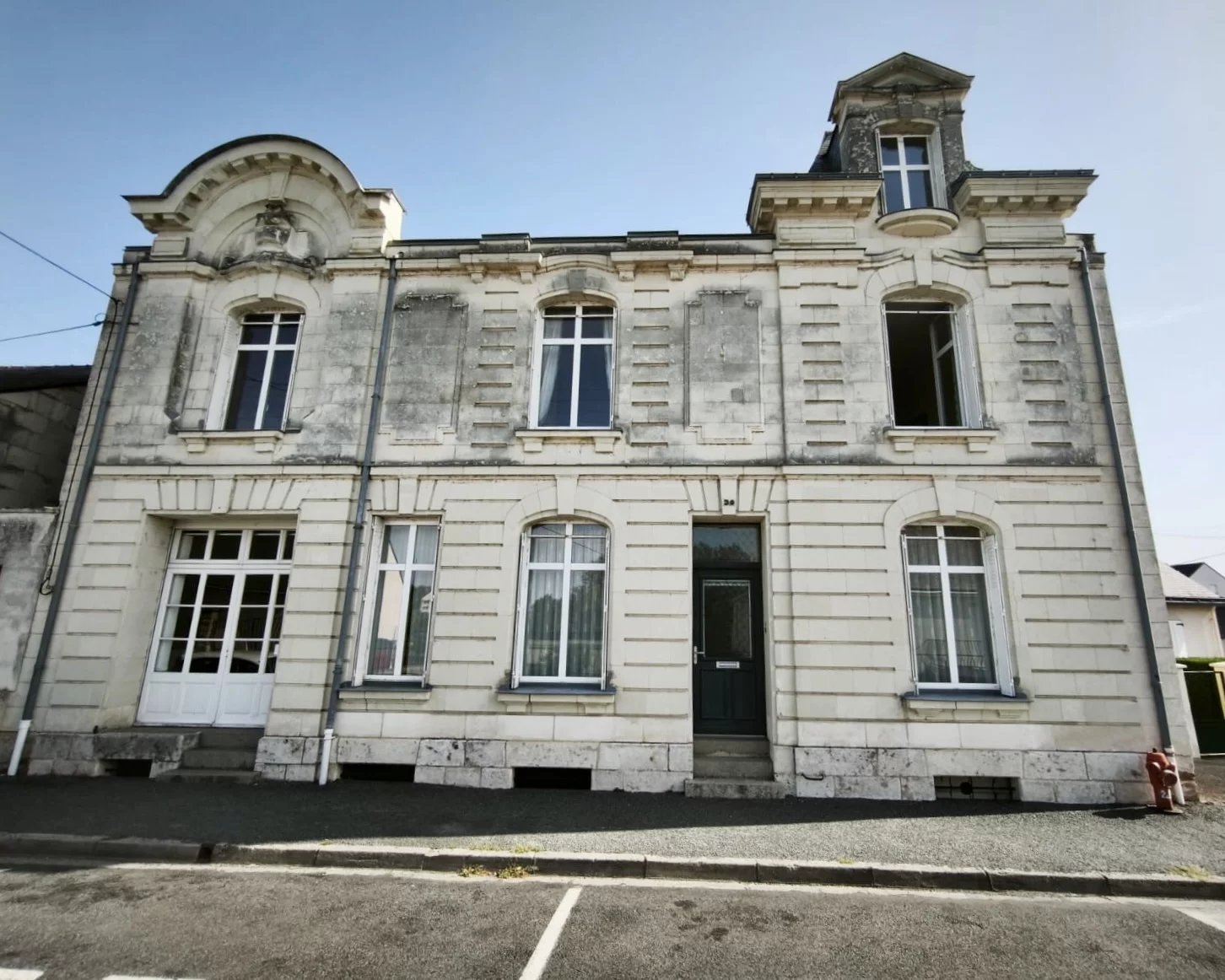 MAISON AVEC GRANDE DEPENDANCE