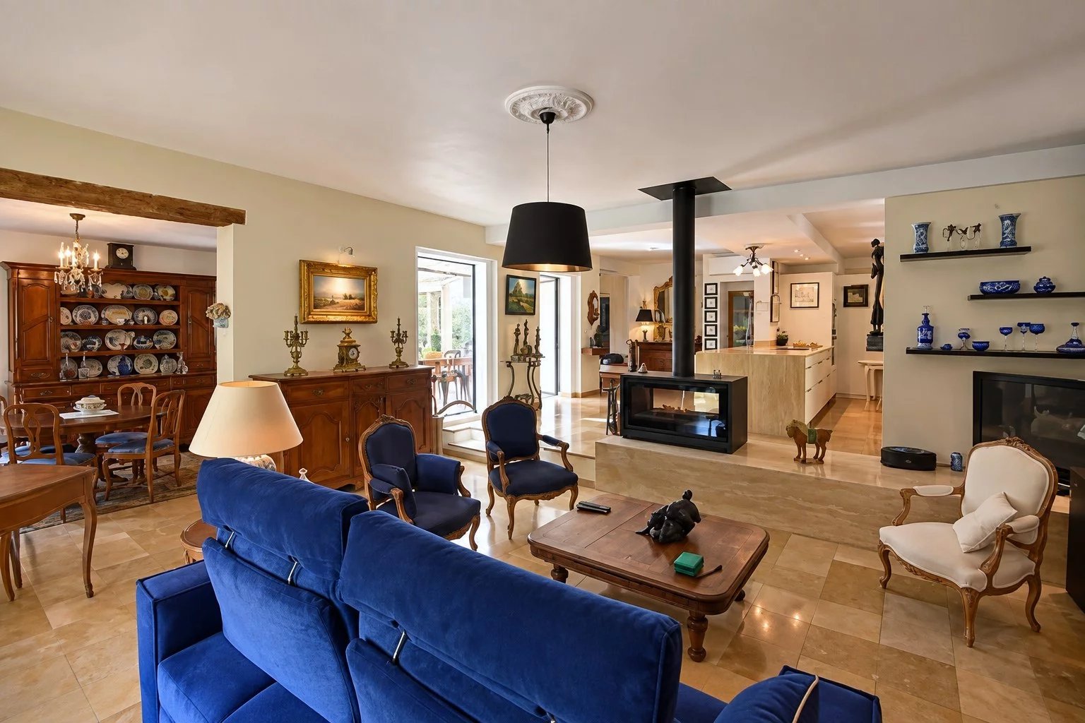 Tourrettes – Villa 220 m² avec piscine, studio indépendant et terrain de 5 840 m²