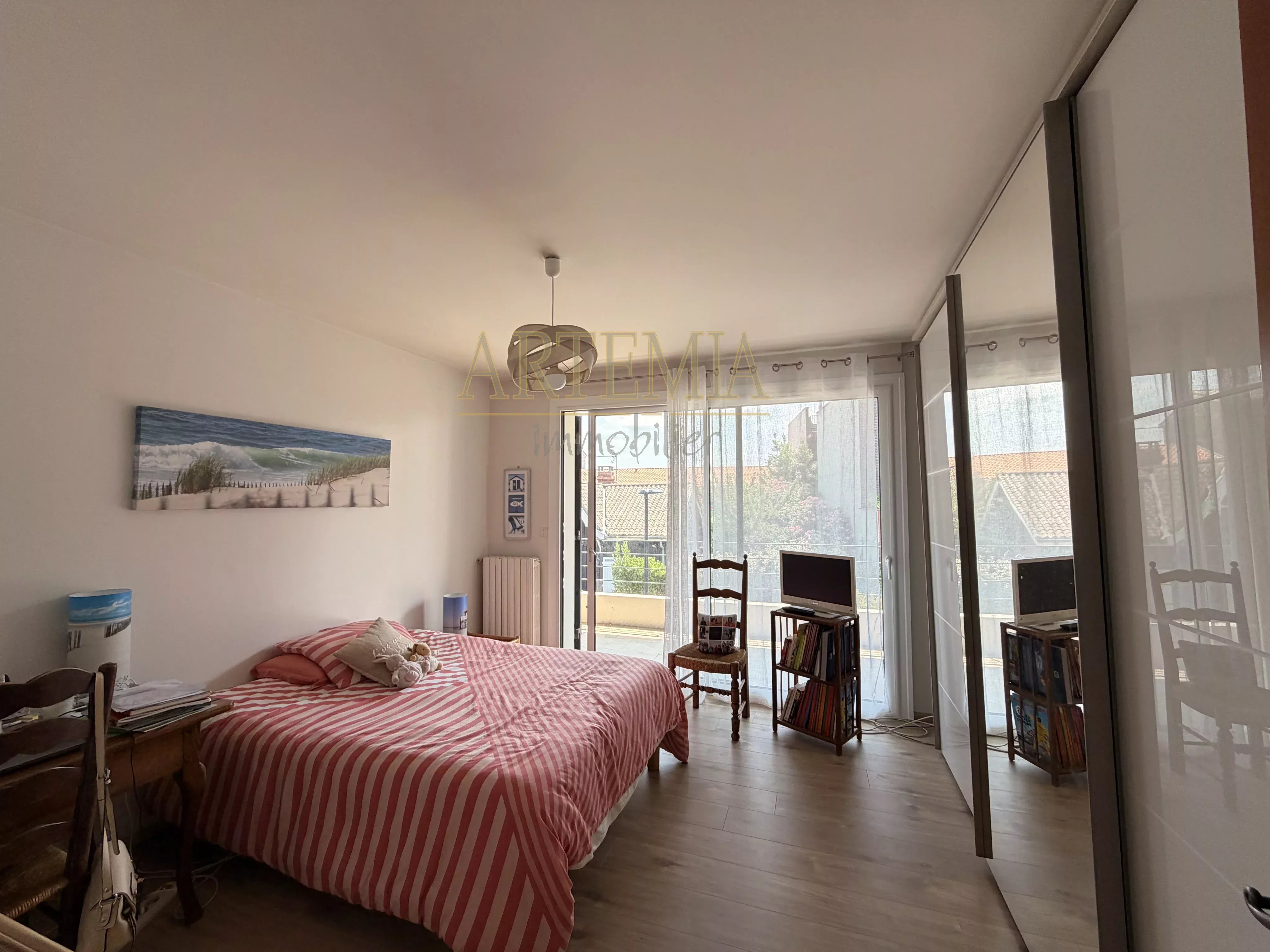 AIGUILLON 170m from the beach