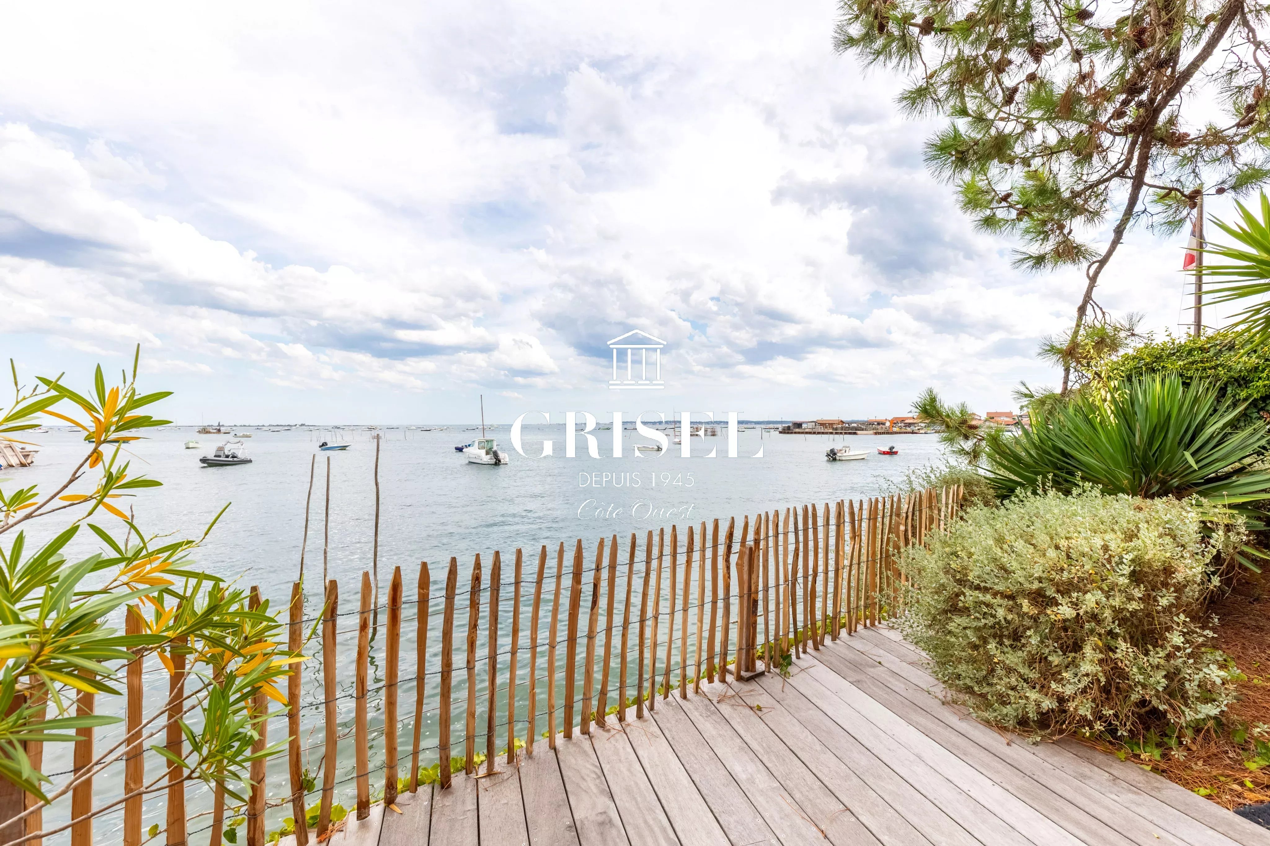 À Vendre  Maison d'Exception avec Vue Panoramique sur le Bassin d'Arcachon