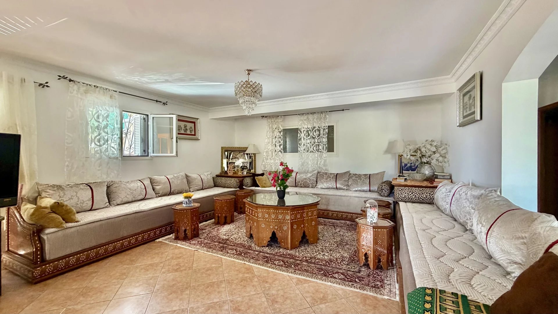 Maison d'exception vue mer de 250 m2 à Vallauris, sur terrain de 1500 m² avec possibilité d'extension