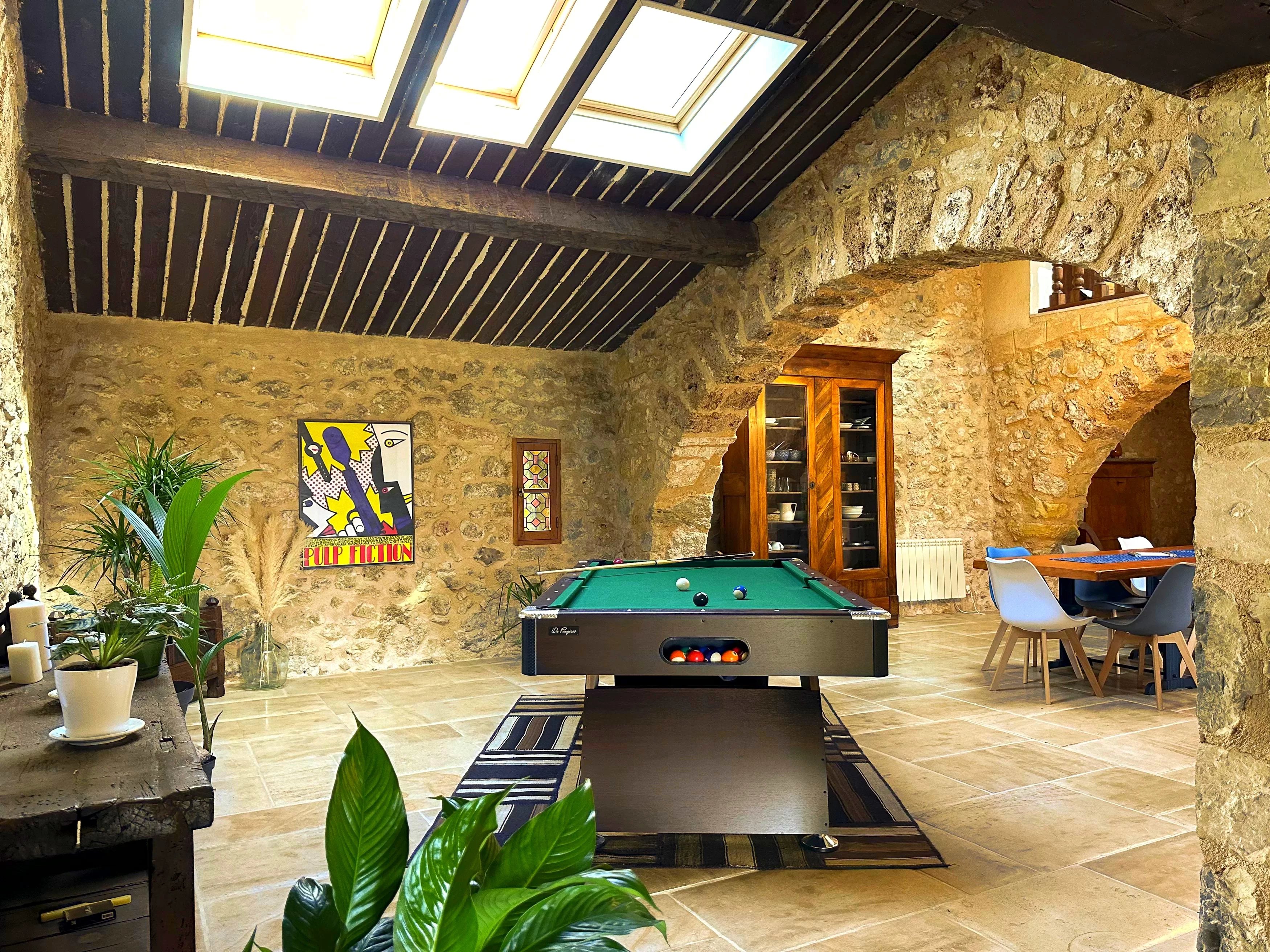 Canton de Fayence – Élégante Bergerie du XVIIe siècle avec Piscine & Dépendances