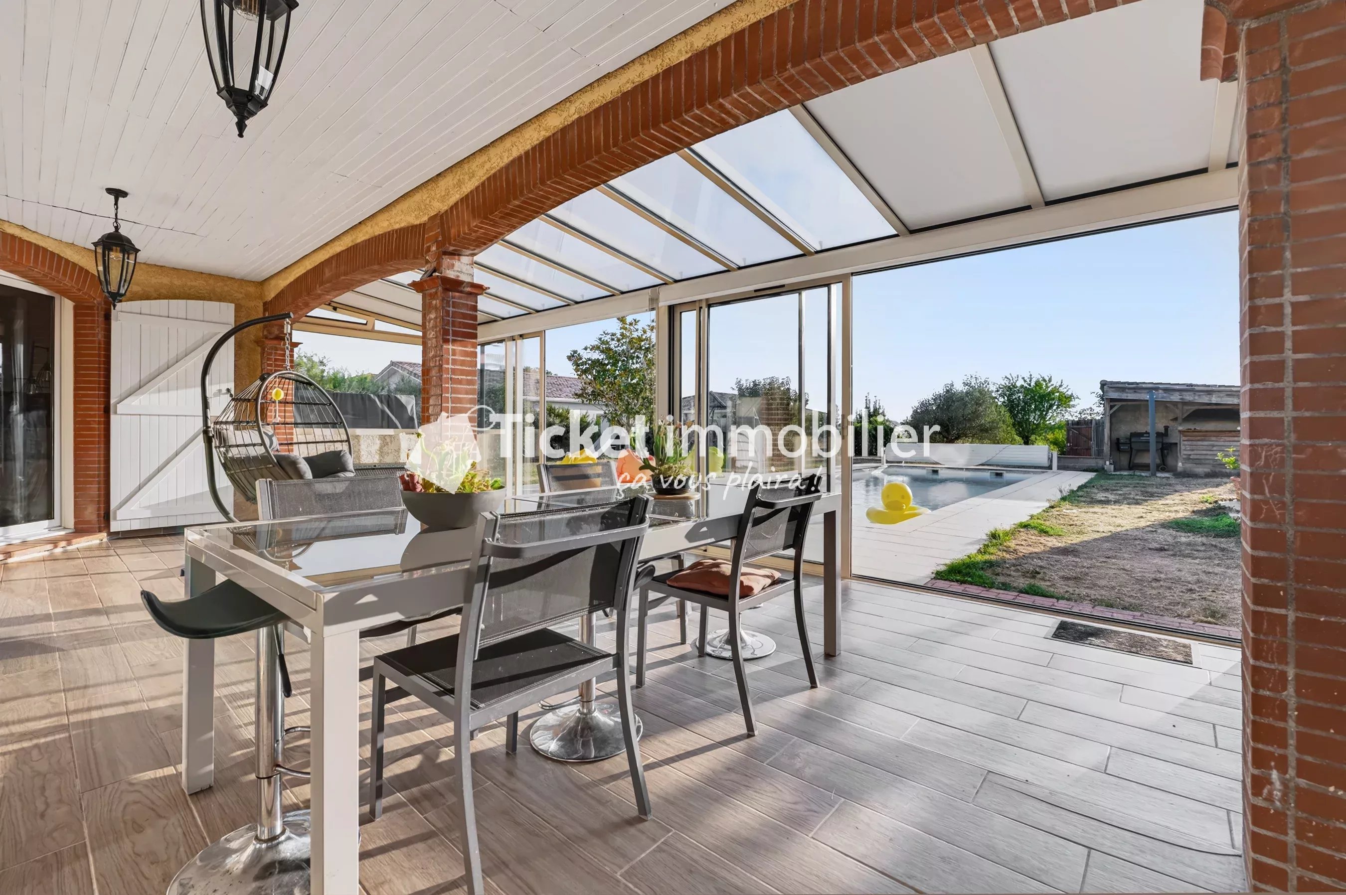 VILLA T6 215m2 TERRAIN 5558m2 CONSTRUCTIBLE, PISCINE AU SEL LINER NEUF, AQUATHERMIE 2 PUITS, 4KW PANNEAUX, DOUBLE VERANDA 72m2, CHAUFFAGE SOL, CAVE A VIN, VUE PYRENEES ETC ...