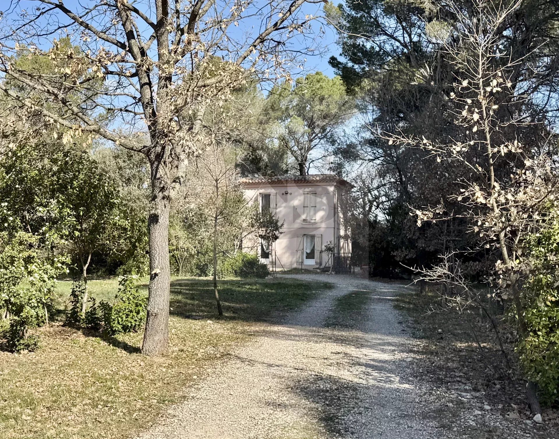 PUYRICARD / DOMAINE À RÉNOVER 4,4 HECTARES