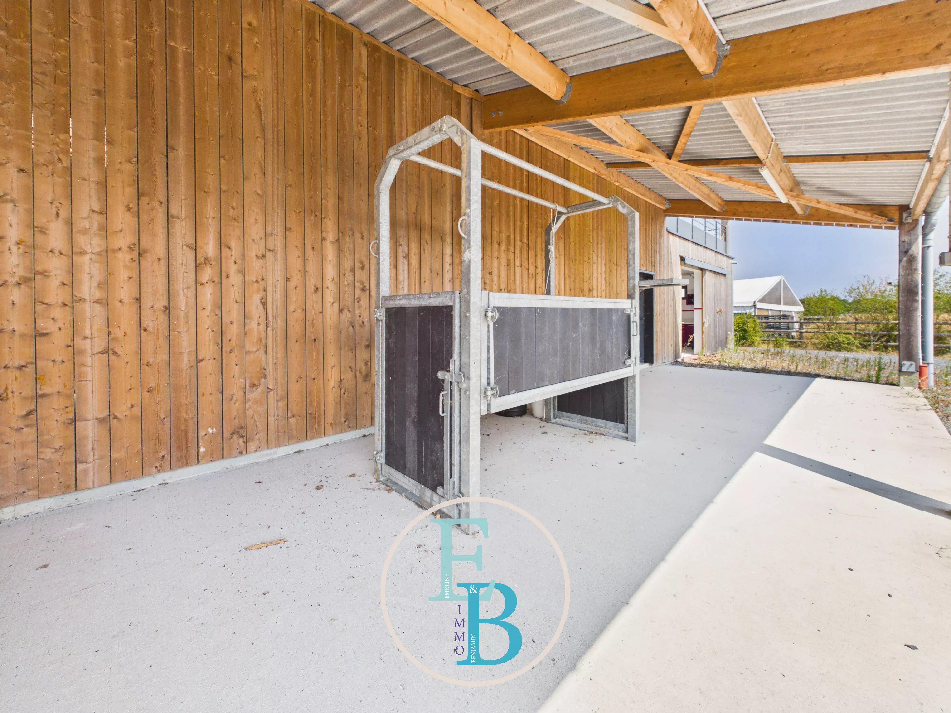 GRANGUES (PAYS D'AUGE) - CENTRE D'ENTRAINEMENT ET DE REEDUCATION EQUIN AVEC BALNEOTHERAPIE