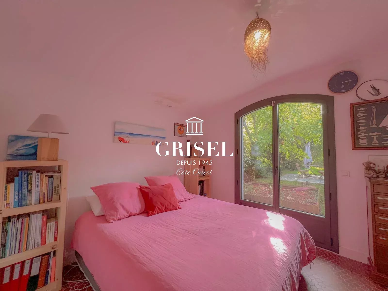 Spacious family home with pool in Petit Piquey