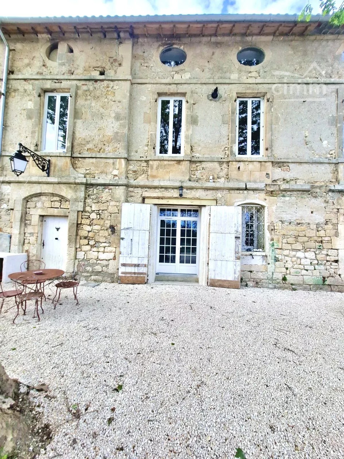 Ancien couvent du XVIIe siècle à Arles — 485 m² sur 5060 m² de terrain