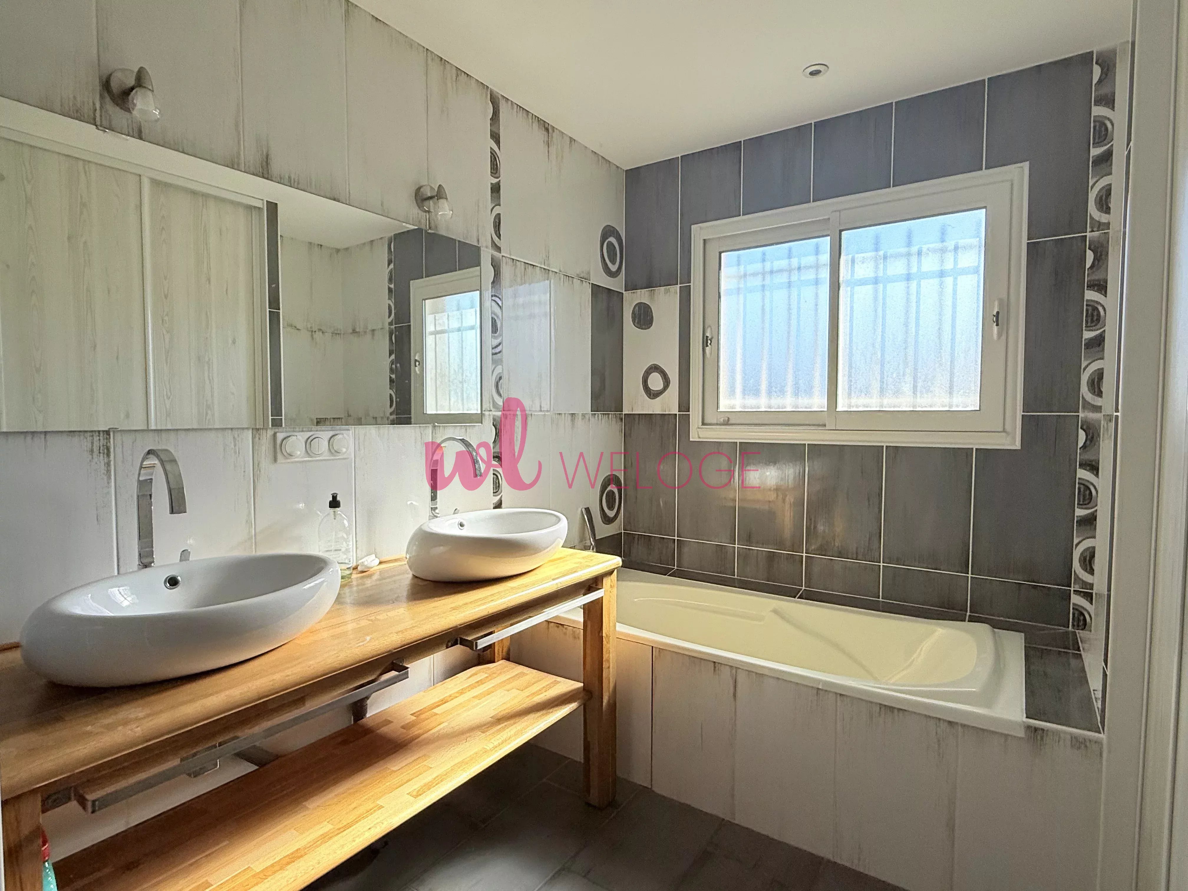 MAGESCQ — Maison contemporaine de plain-pied 125 m², piscine, pool house et double garage