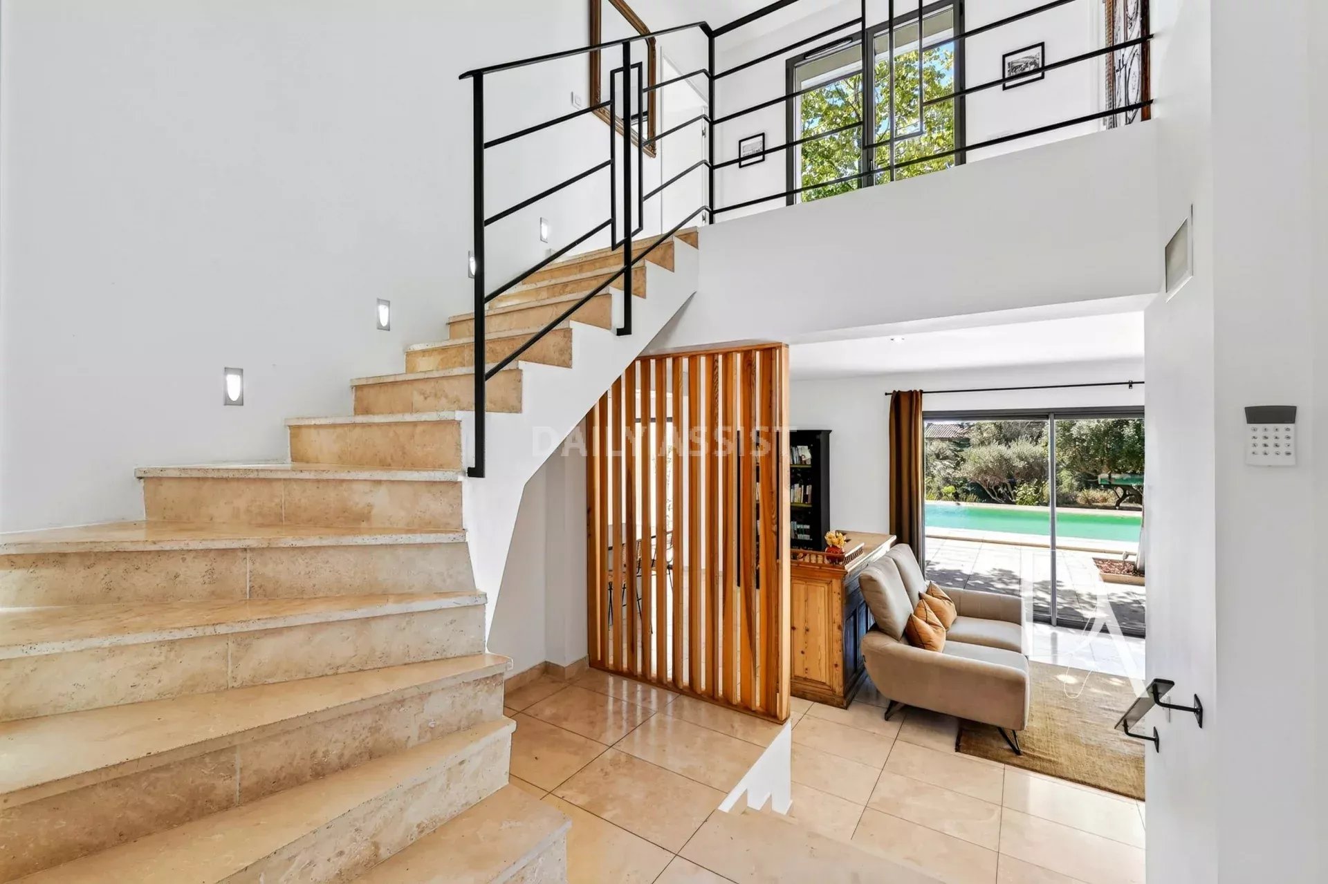 Villa contemporaine avec piscine à Saint-Marc-Jaumegarde – 214 m² au cœur d’un parc de 4 000 m²
