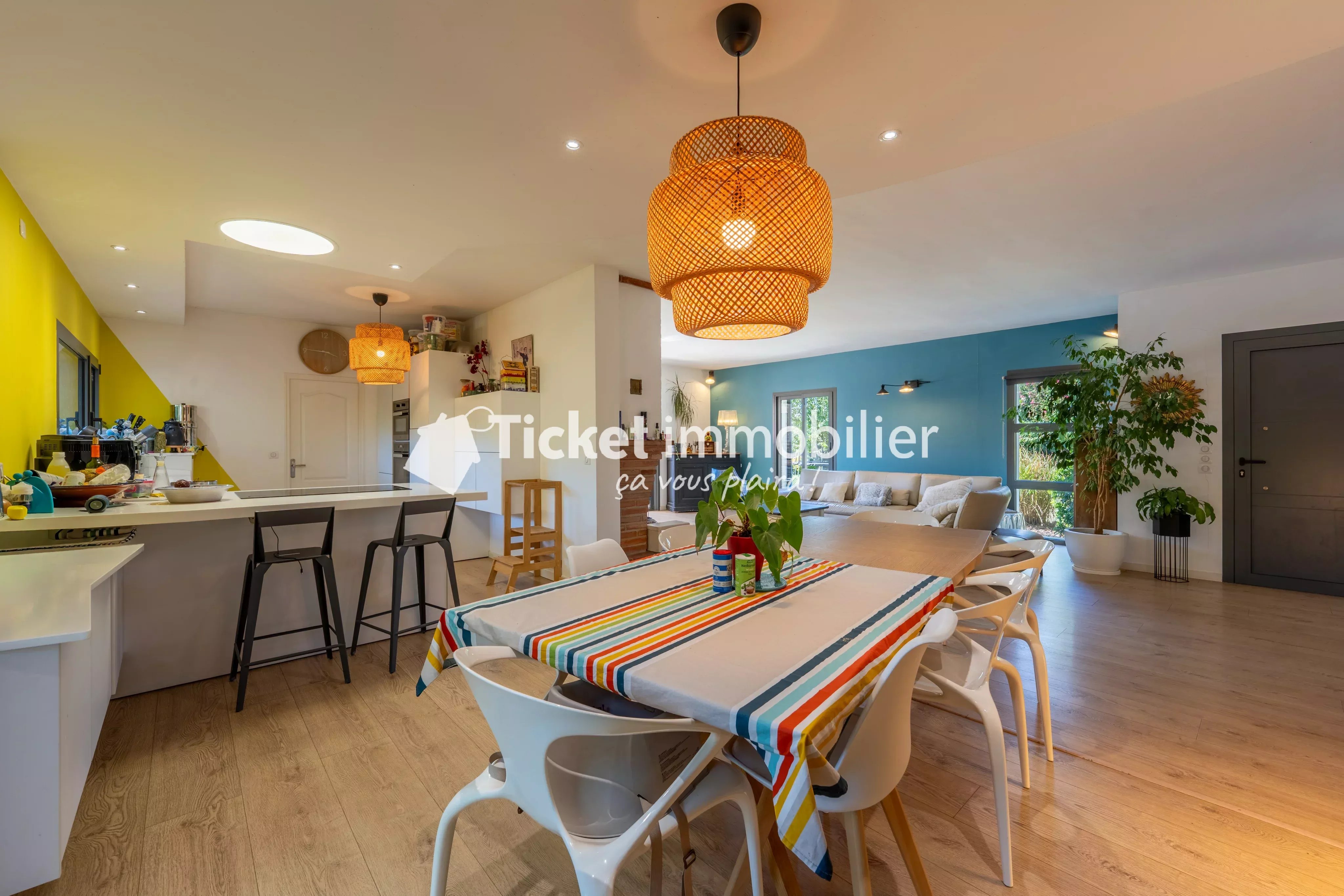 MAISON T7 235m2 AVEC PISCINE, GARAGE, TERRAIN ARBORE DE 1480m2, POMPE A CHALEUR NEUVE, DPE A, PROCHE TOULOUSE ETC ...