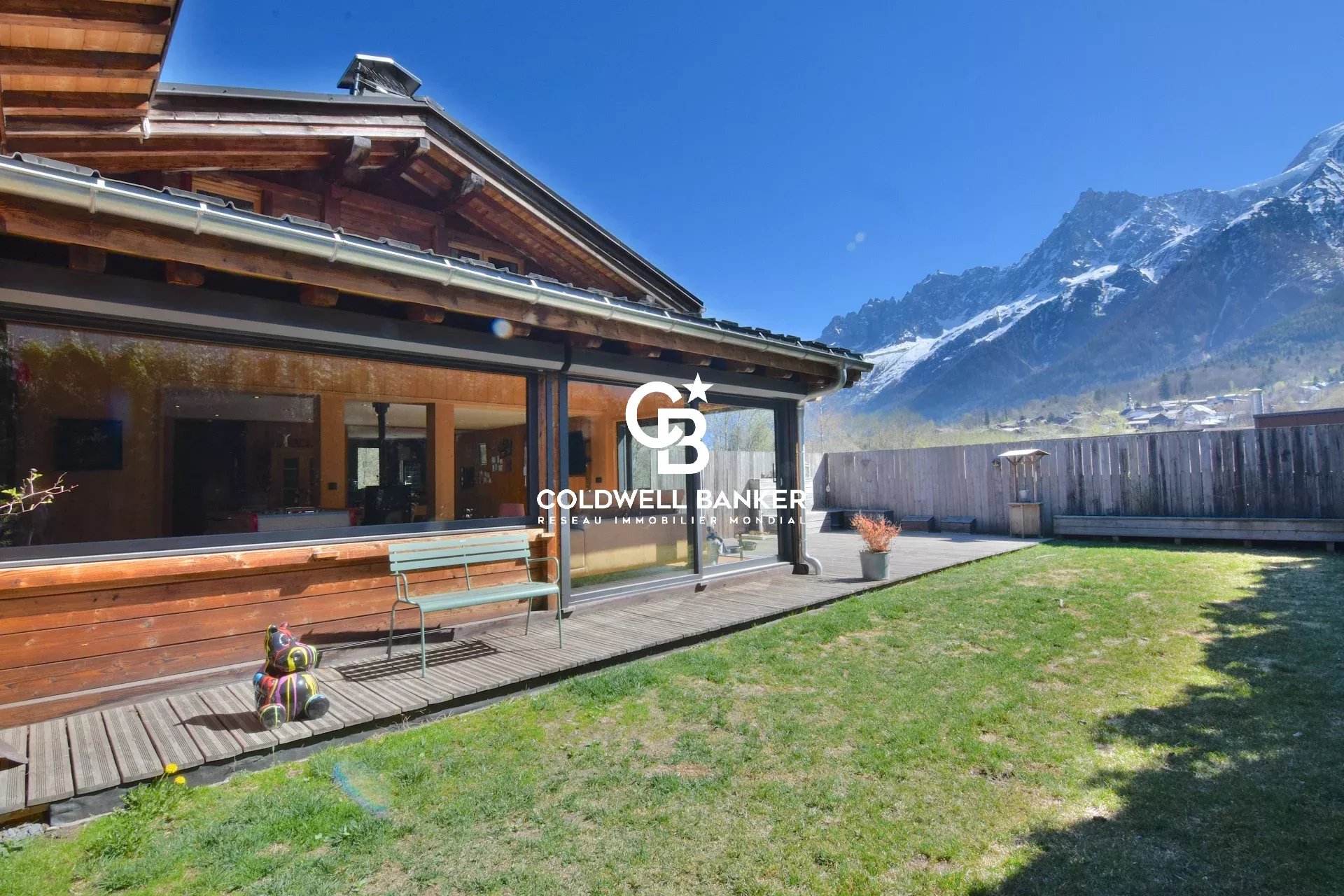 Propriété sur 2 niveaux avec bureaux et appartements - 197 m² - Les Houches