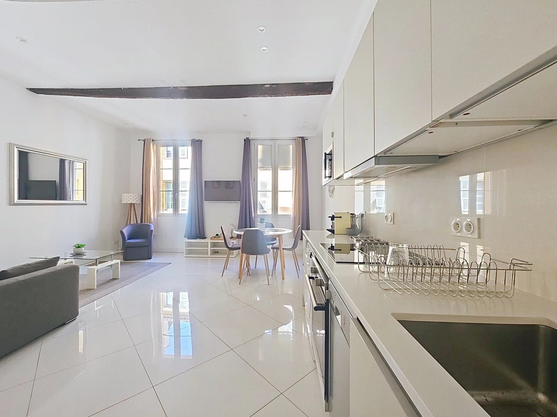 Vieux-Nice – Cours Saleya – 2 pièces de 42 m² entièrement rénové – Fort potentiel locatif