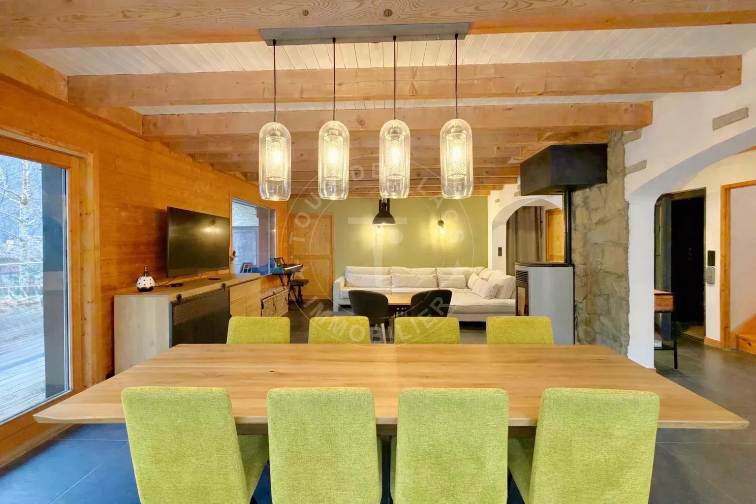 Chalet de 195 m2 habitables au calme, premières hauteurs de Thônes