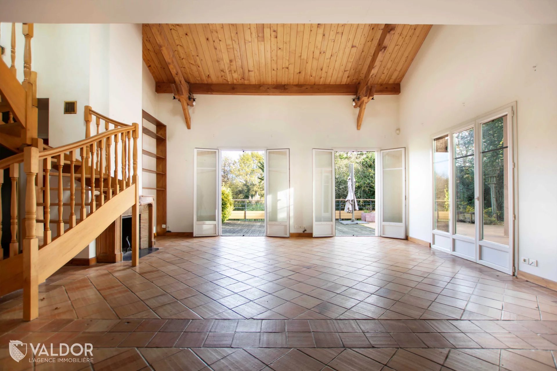 Grande maison - 6 ch. - 238m2 - grand terrain - calme et nature