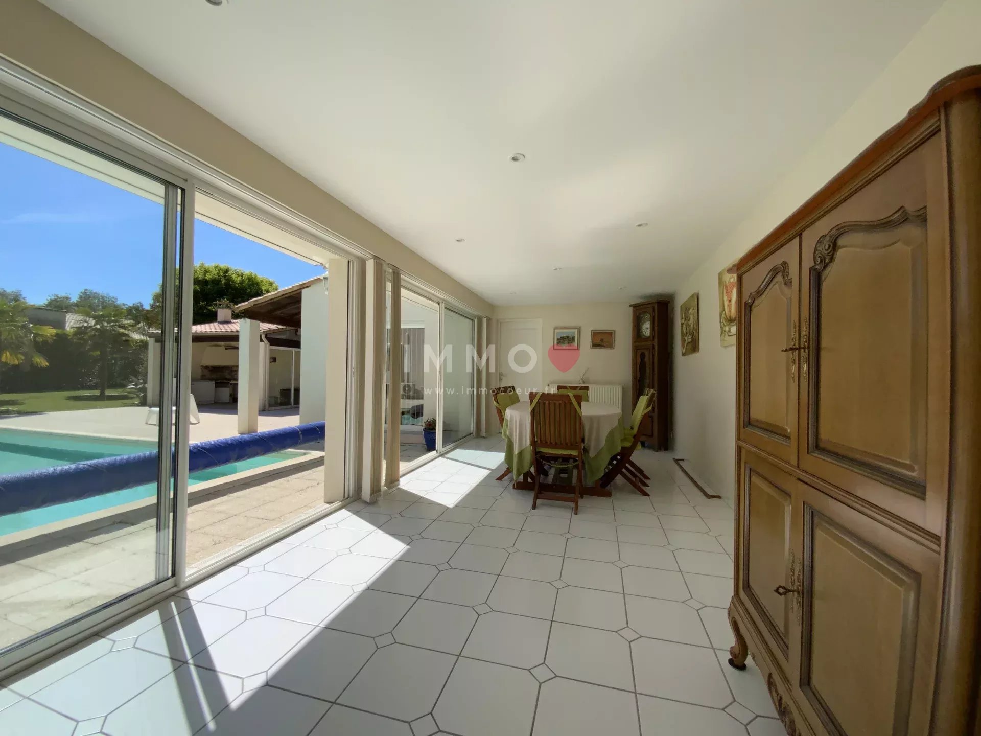 Villa familiale avec piscine – 260 m² d’espace et de potentiel à prix exceptionnel !