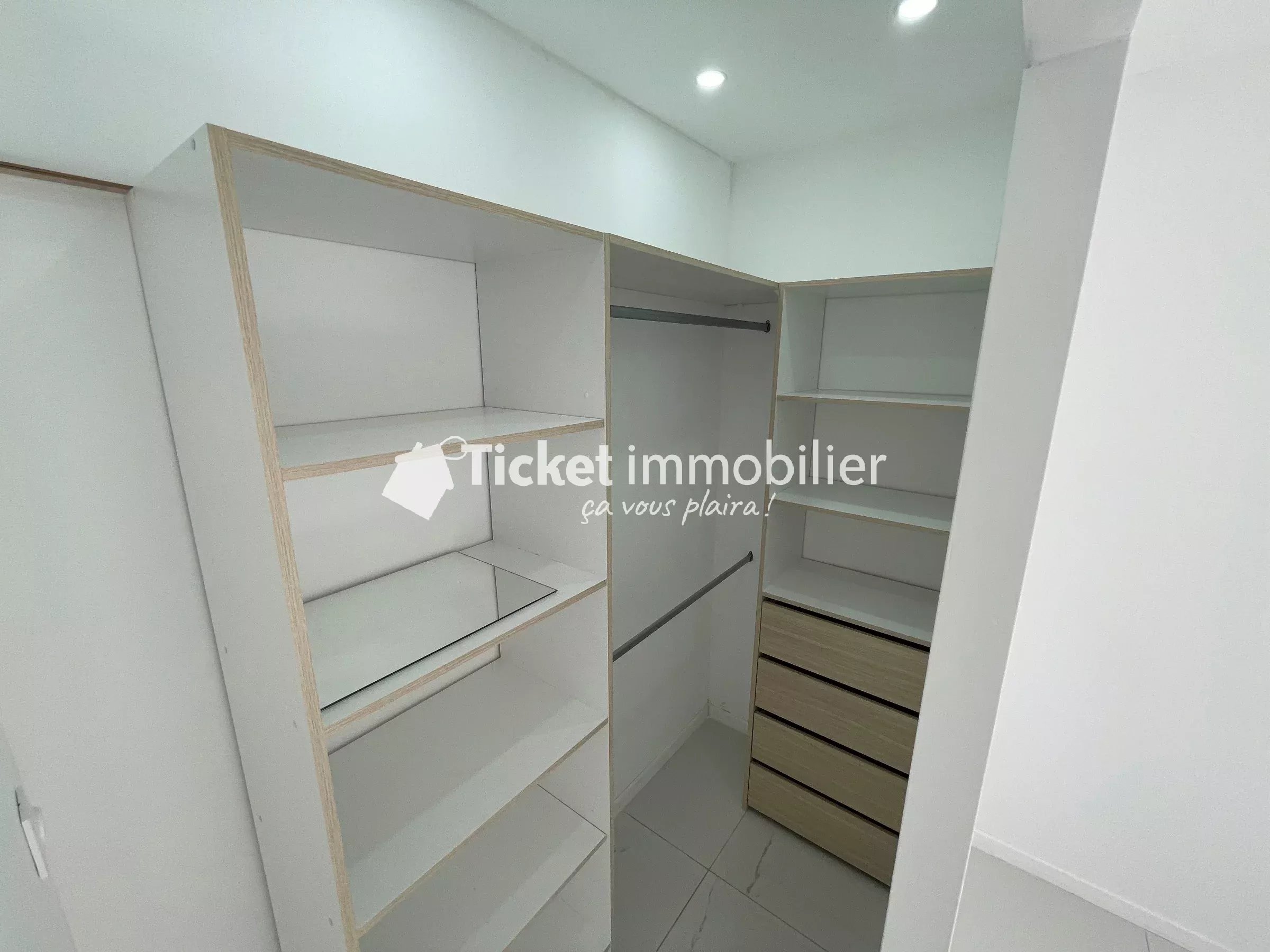 🏡 Maison contemporaine d'exception avec piscine