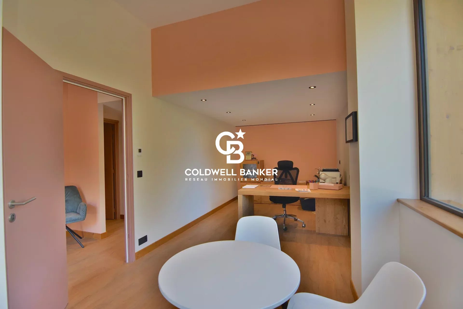 Propriété sur 2 niveaux avec bureaux et appartements - 197 m² - Les Houches
