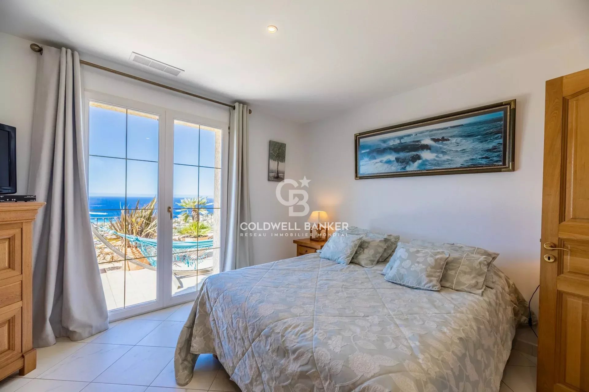 L'Île-Rousse – Exceptional villa facing the Pietra islands