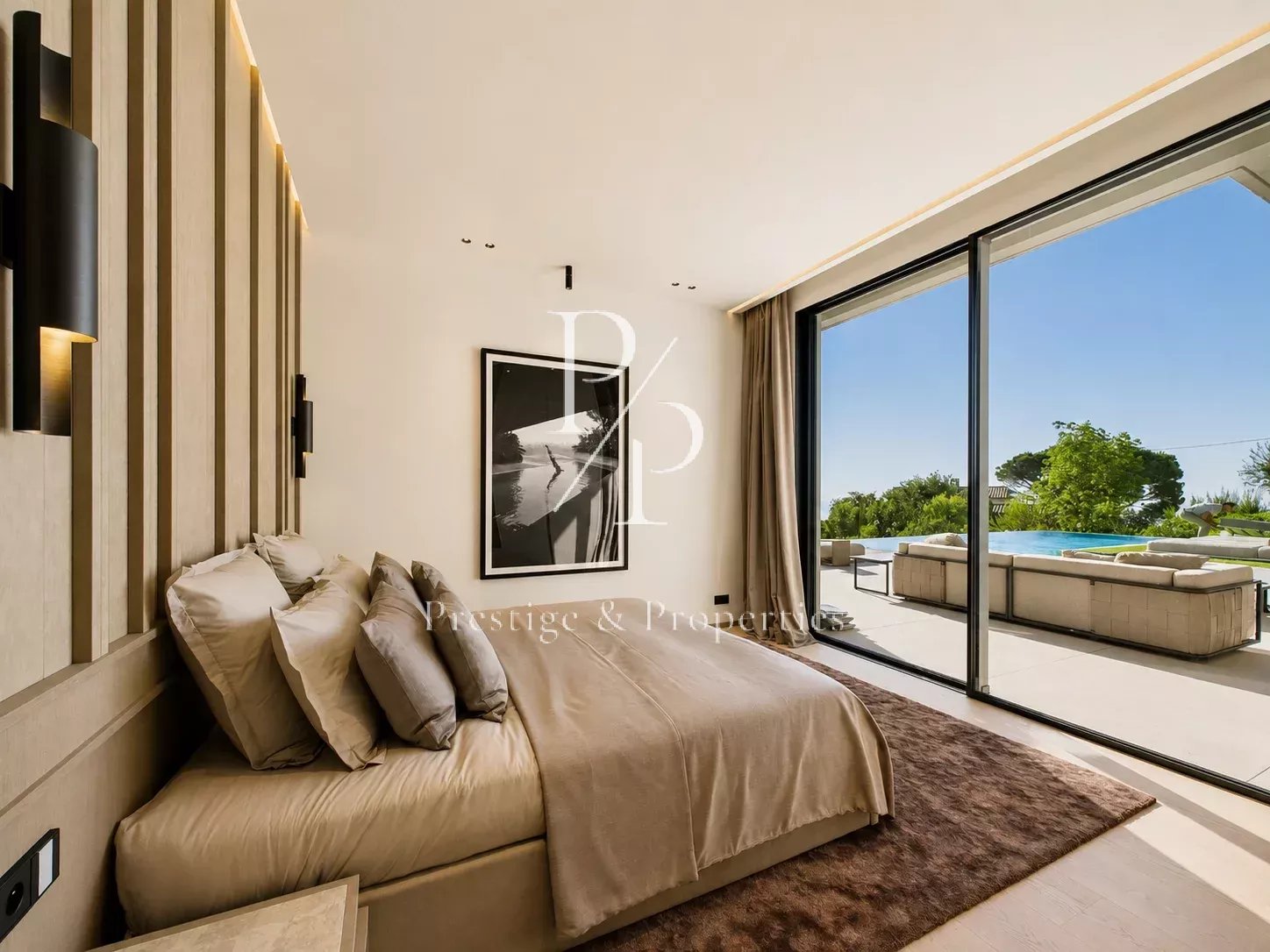 A vendre - Villa Neuve - 525m2 - Garage 10 voitures - Annexe - Vue mer panoramique - Super Cannes